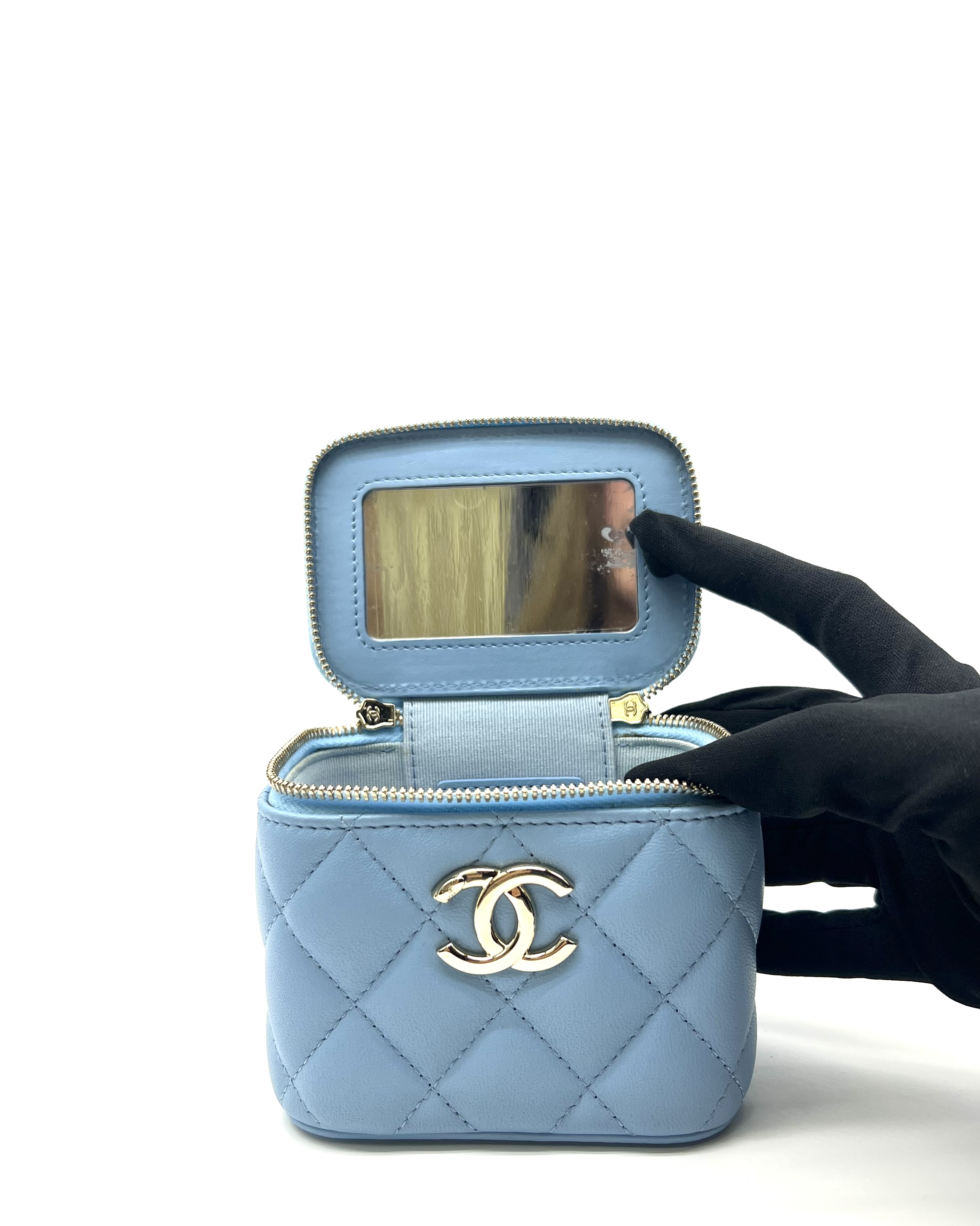 Pre-Owned CHANEL Tiffany Blue Vanity Case / Product Code: 36050610