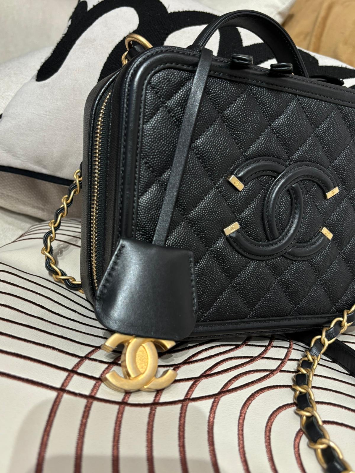 Chanel cc filigree vanity with chain 21cm 黑色荔枝牛皮金鏈 100%Authentic ,98%new ✅25card✅dust bag ✅盒 
