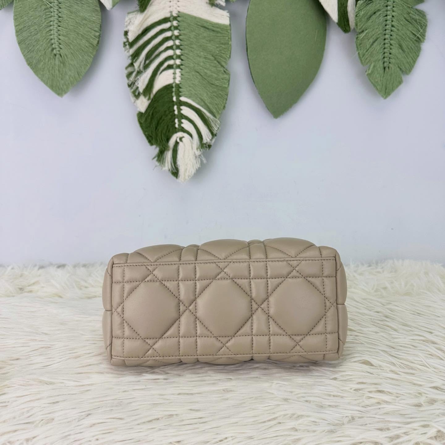 DIOR 🤍PRE OWNED Travel Nomad Medium 奶茶色金扣飯盒包🤎