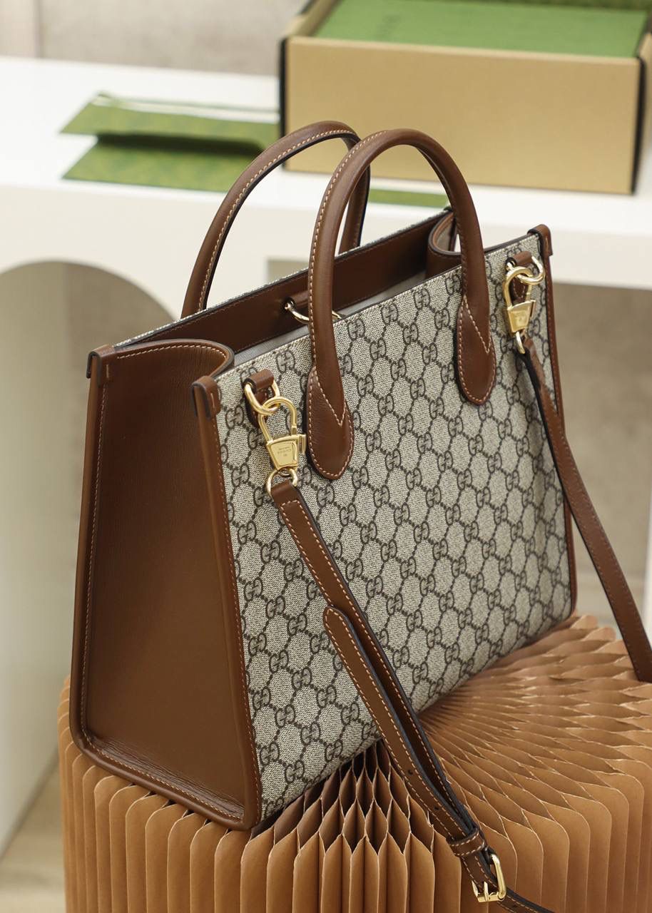 𝙂𝙂 𝙏𝙤𝙩𝙚 正品皮 #659983# ✔️尺寸：31*26*14cm 这一届的托特造型，又掀起了一阵大家的欢呼声，这设计师，简直太懂大家了，托特的造型，已经被大家深受喜爱，这复古独特的味道，更加绝了，干净利落的造型，简直男女都可以拥有，现在的设计师，不仅在造型上做到了顶峰，更是满足日常男女的需求，大容量的容纳设计，更是在外观且实用性上并存！👜✨