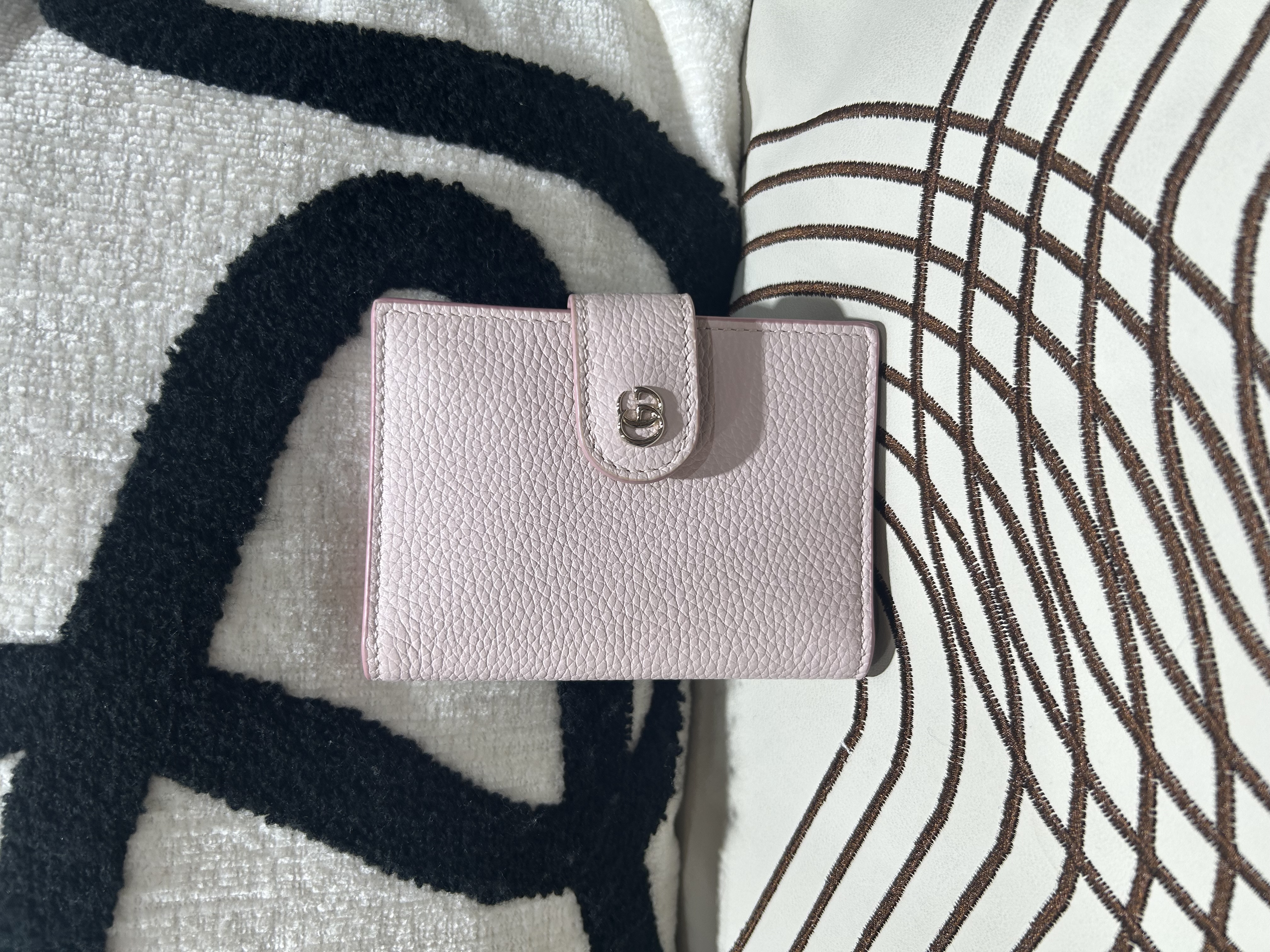 Gucci Card holder Calfskin 100%Authentic, 99%New ✅Dust bag
