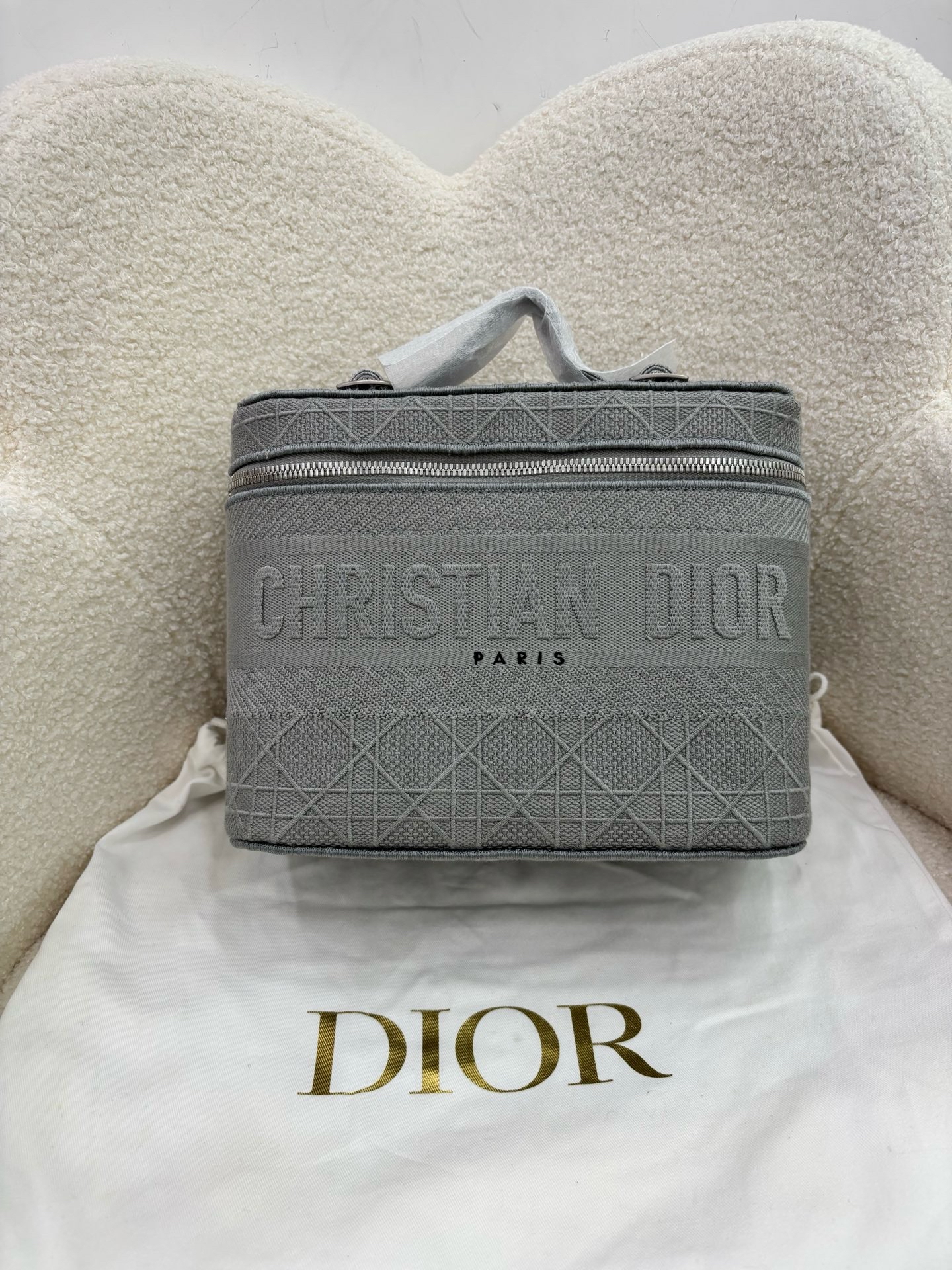 [Unused-item] CHRISTIAN DIOR  Canvas Embroidered Cannage Diortravel Vanity Case