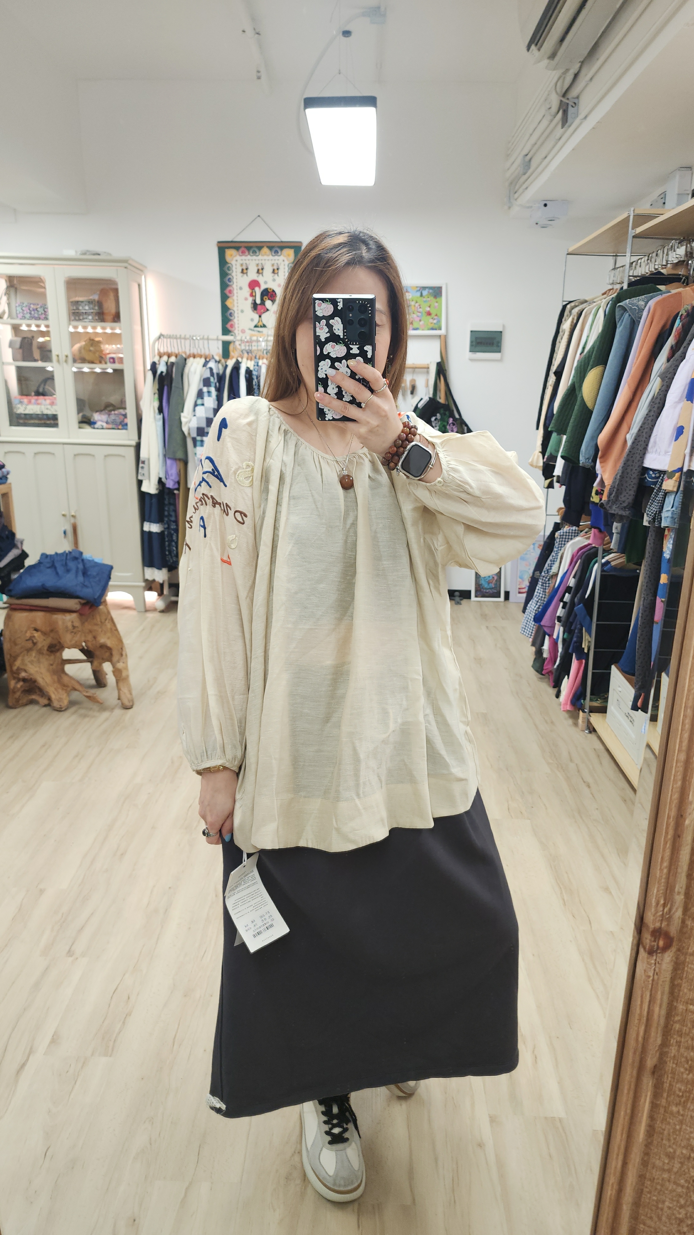 台灣品牌香檳金刺繡袖圓領衫