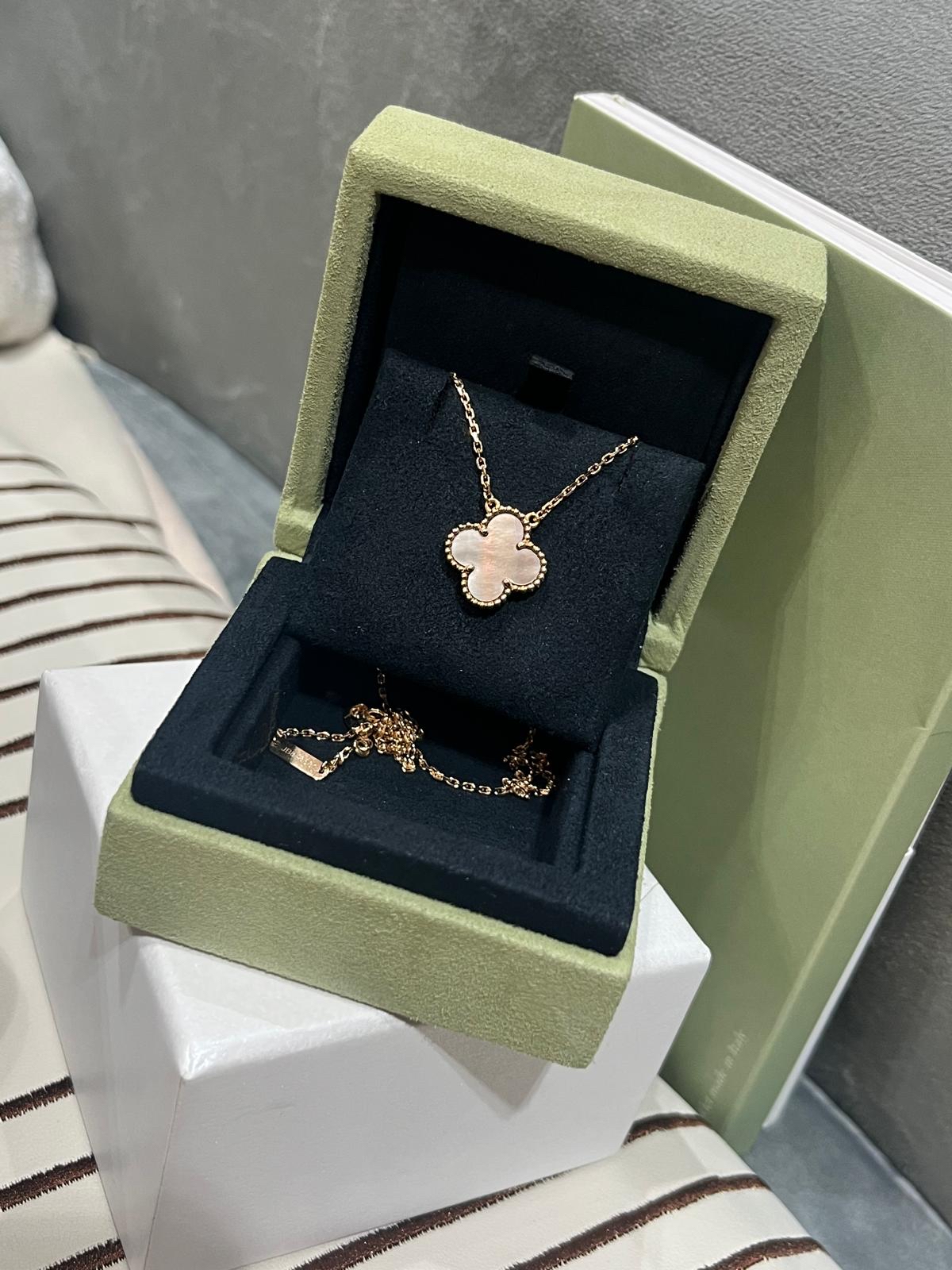Van Cleef & Arpels Vintage Alhambra VCA 18K玫瑰金灰色珍珠母貝吊墜項鍊100%Authentic, 98% new ✅收據 ✅ 証書2020 ✅ 盒子