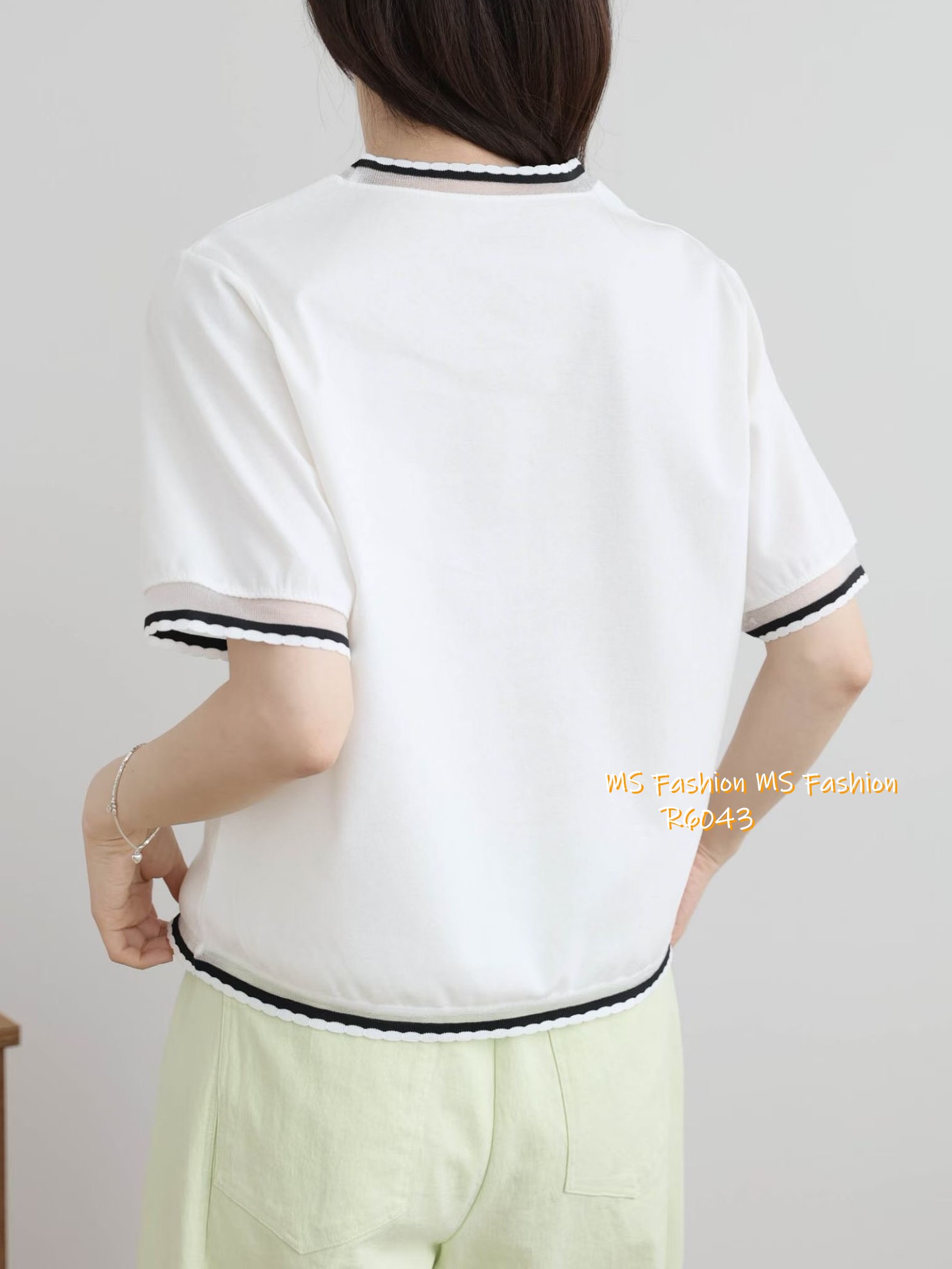 G6043 韓國🇰🇷花花字母print top