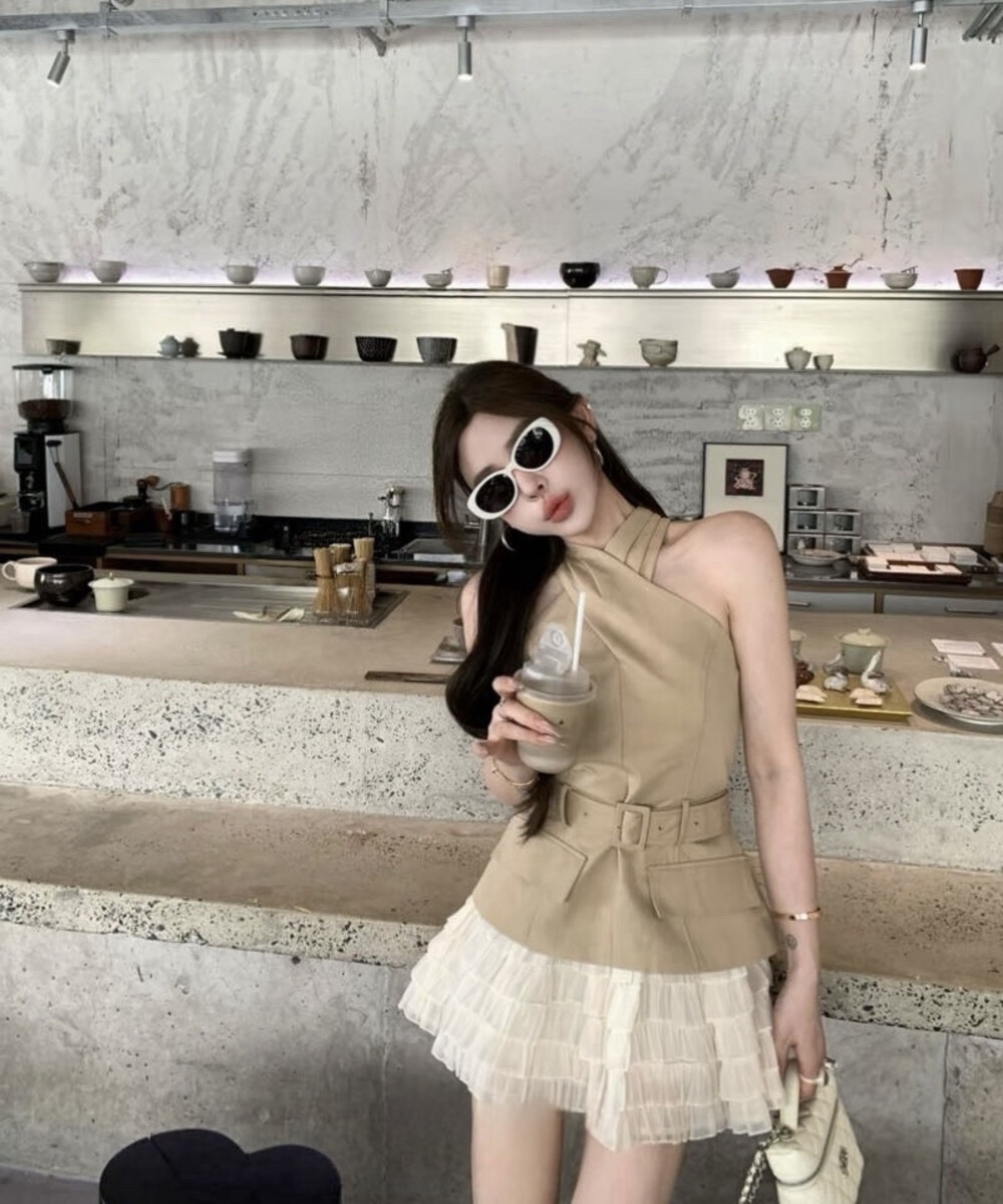 法式设计感老钱交叉挂脖收腰背心 （配腰带） Halter Neck Belted Sleeveless Top
