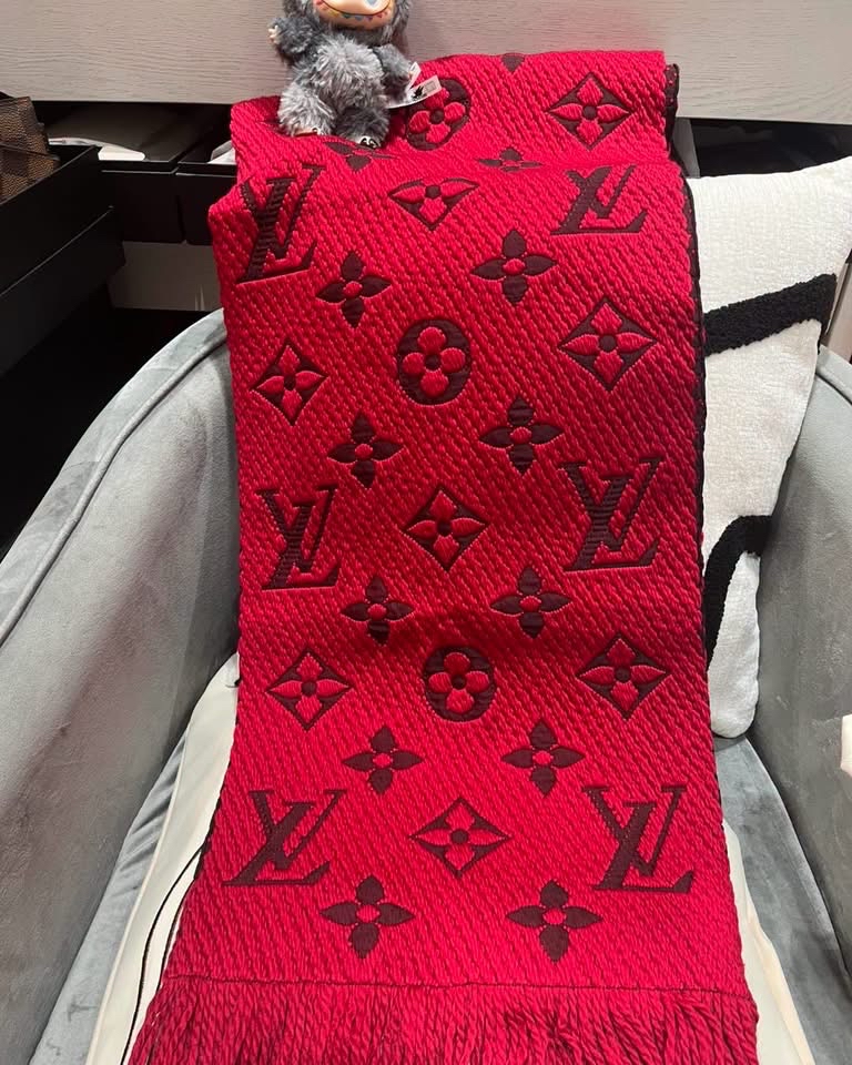 全新 Lv scarf 94% Wool 6% Silk Logomania 頸巾100%Authentic,全新未使用品 ✅box