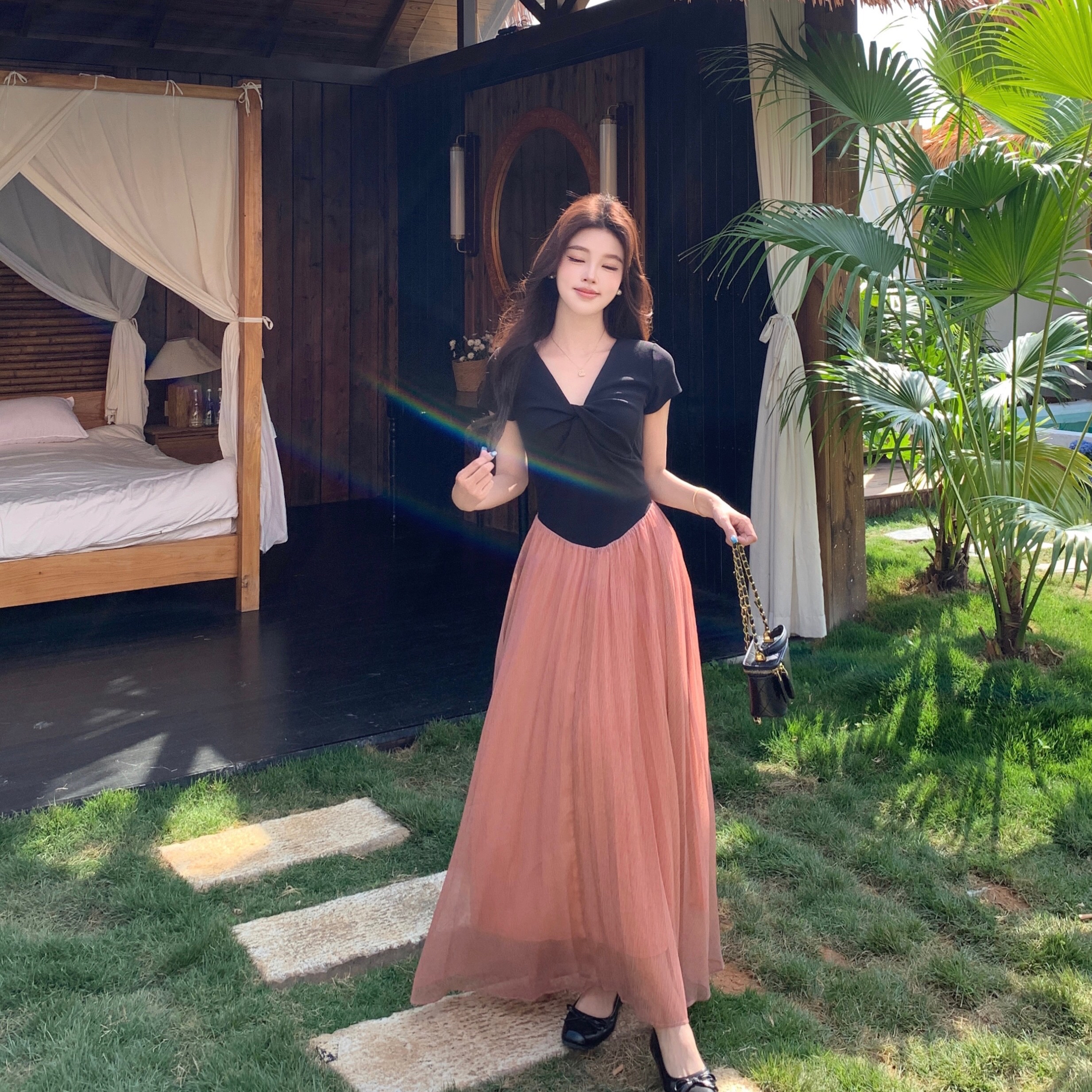 B153(6982) 韩版甜美风蝴蝶结型扭结V领拼下摆粉雪纺纱黑连身裙