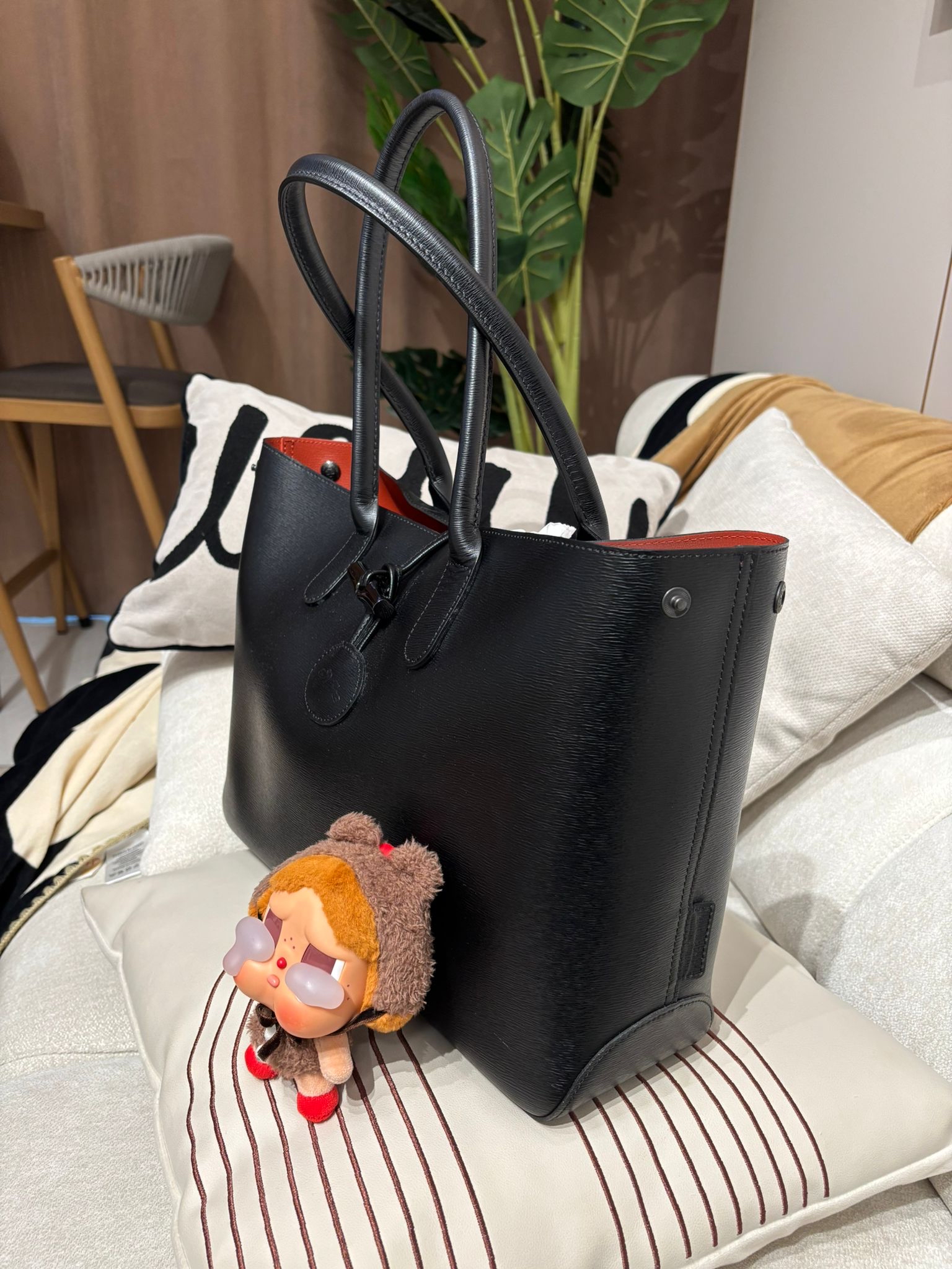 Longchamp tote bag black calfskin 26cm 100%Authentic ,95%new