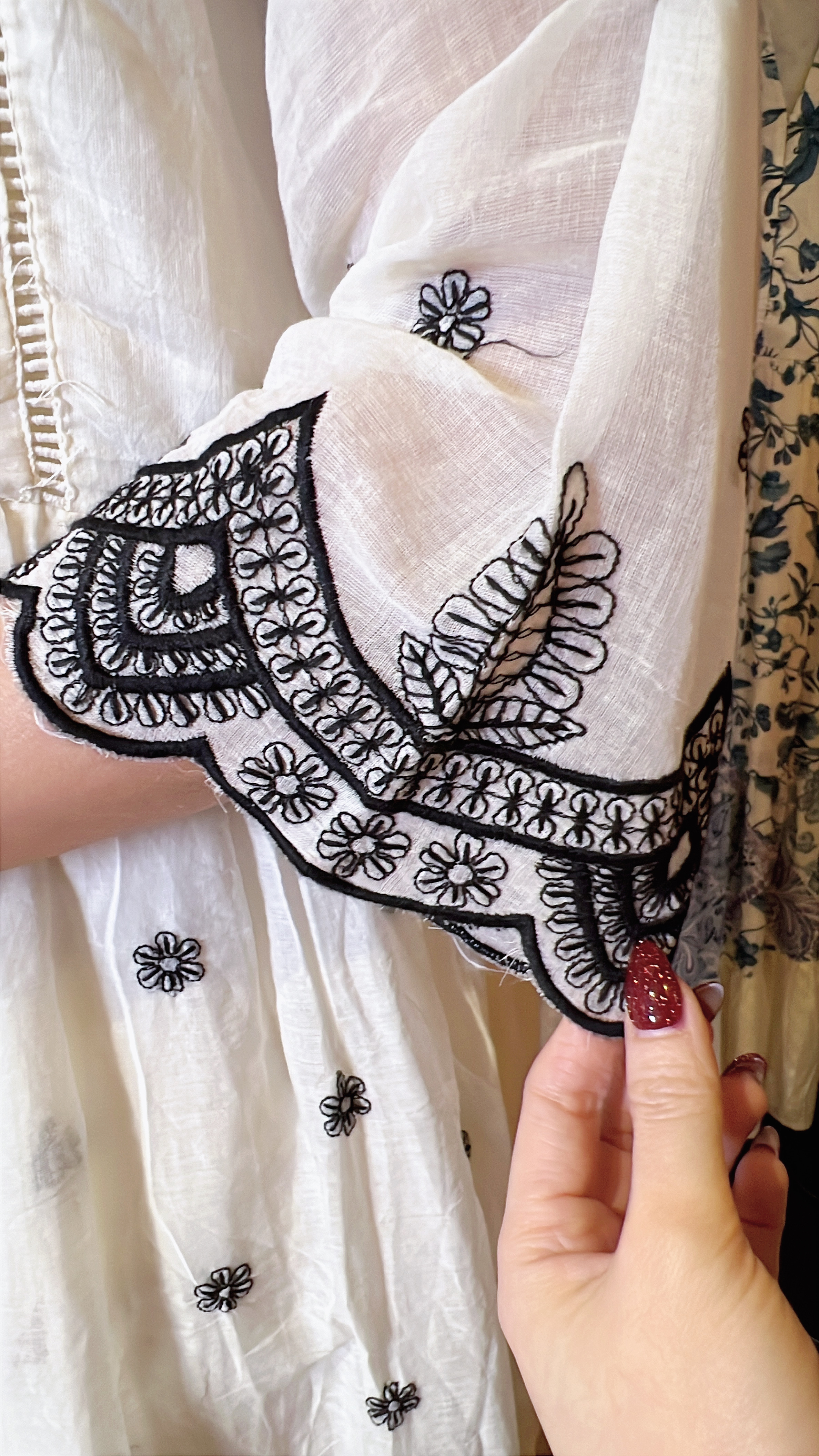 White x back flower Emb. Short OP #644