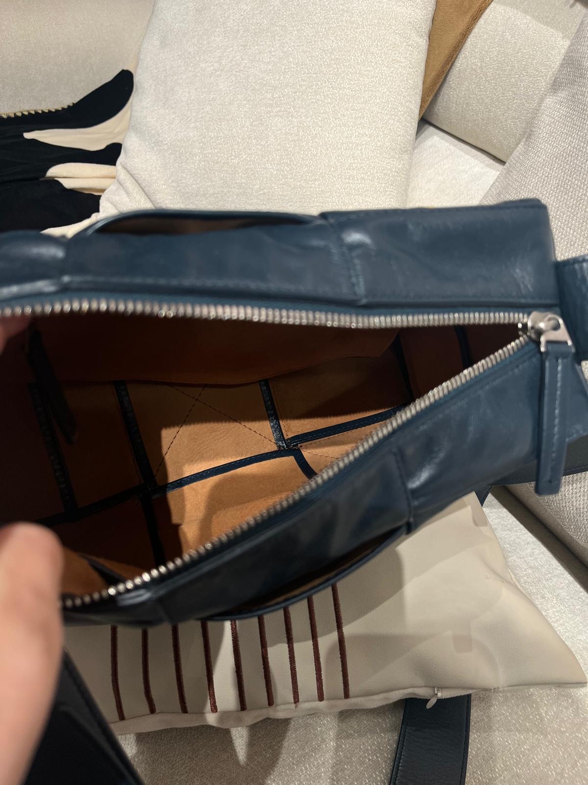 BOTTEGA VENETA BV CASSETTE SHOULDER BAG  100%Authentic,98%new ✅dust bag W29cm x W10cm x H18cm