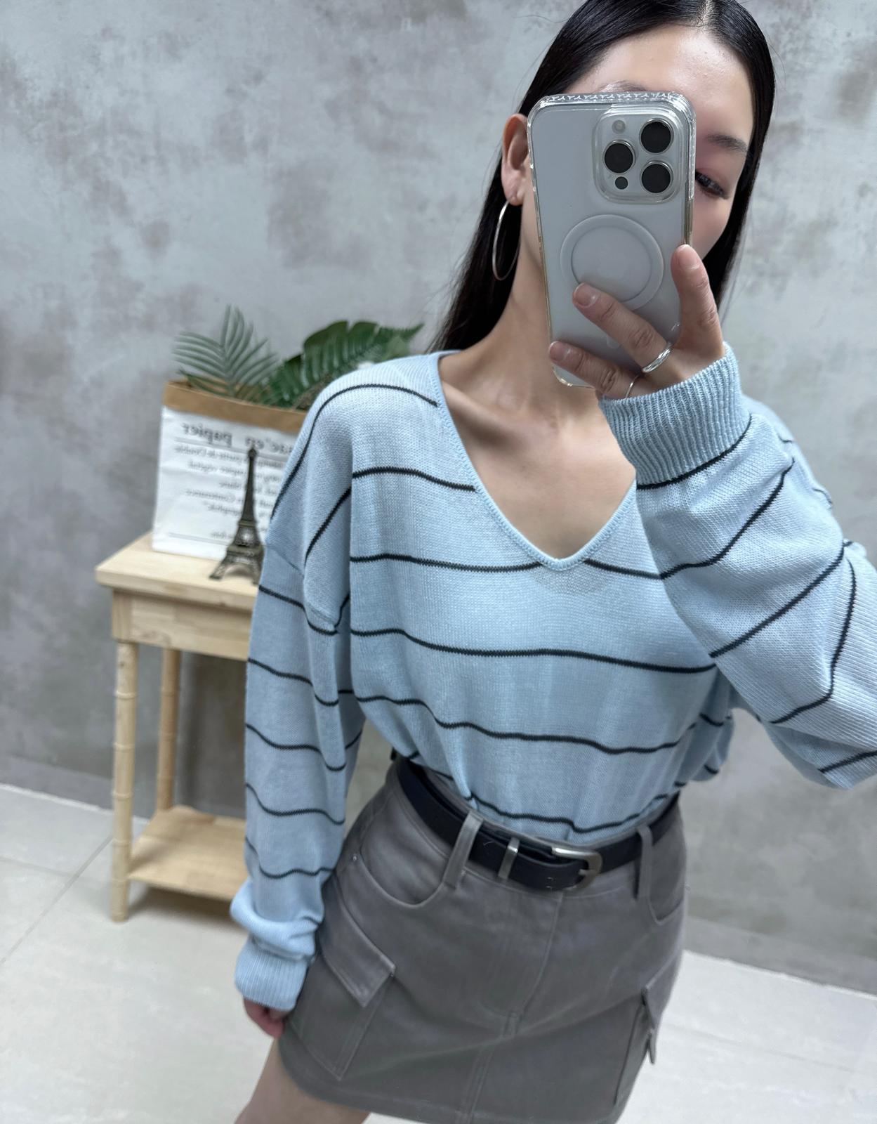 D07 V領橫間薄線Top