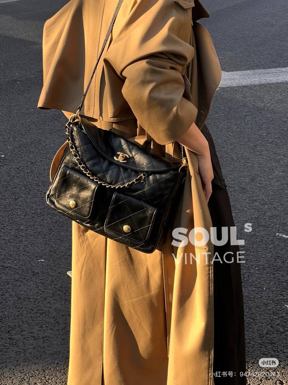 24P邮差Hobo大號鑒定版 👜 一包一碼 支持全球鑒定查驗身份證原廠專G Bonaudo原廠皮料過關清單資料可査詢 24P郵差/嬉皮包可以說是這一季的黑馬了，以其簡約而不失奢華的設計，融入復古學院風，展現出獨特的時尚魅力 五金：全銅復古鎏金 皮料：Bonaudo原廠小牛皮 尺寸大号：30*21.5*5cm 小号：24.5*19*5cm