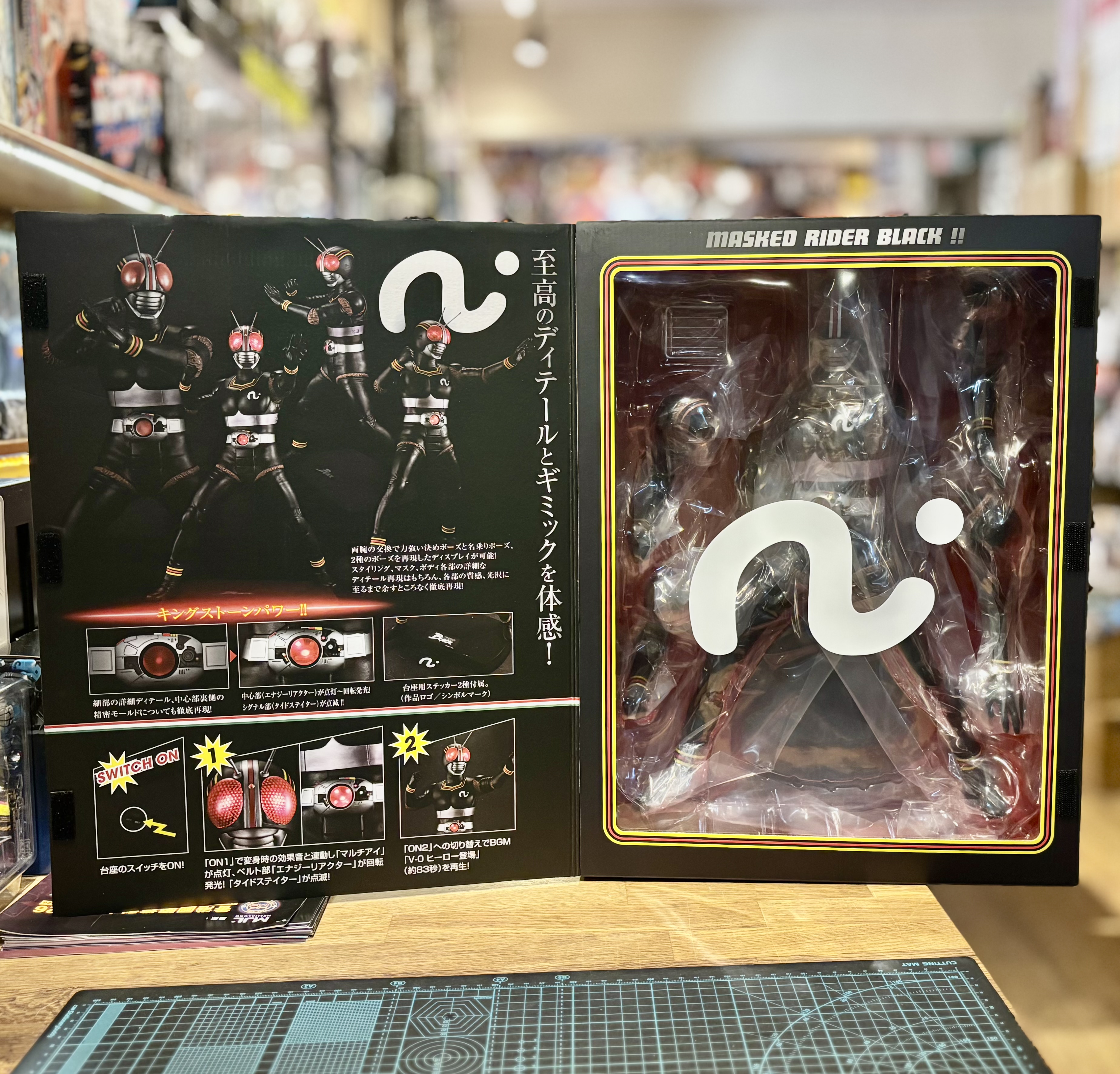 Megahouse Ultimate Article UA MASKED RIDER 幪面超人 BLACK 着燈 發聲40cm Figure ...
