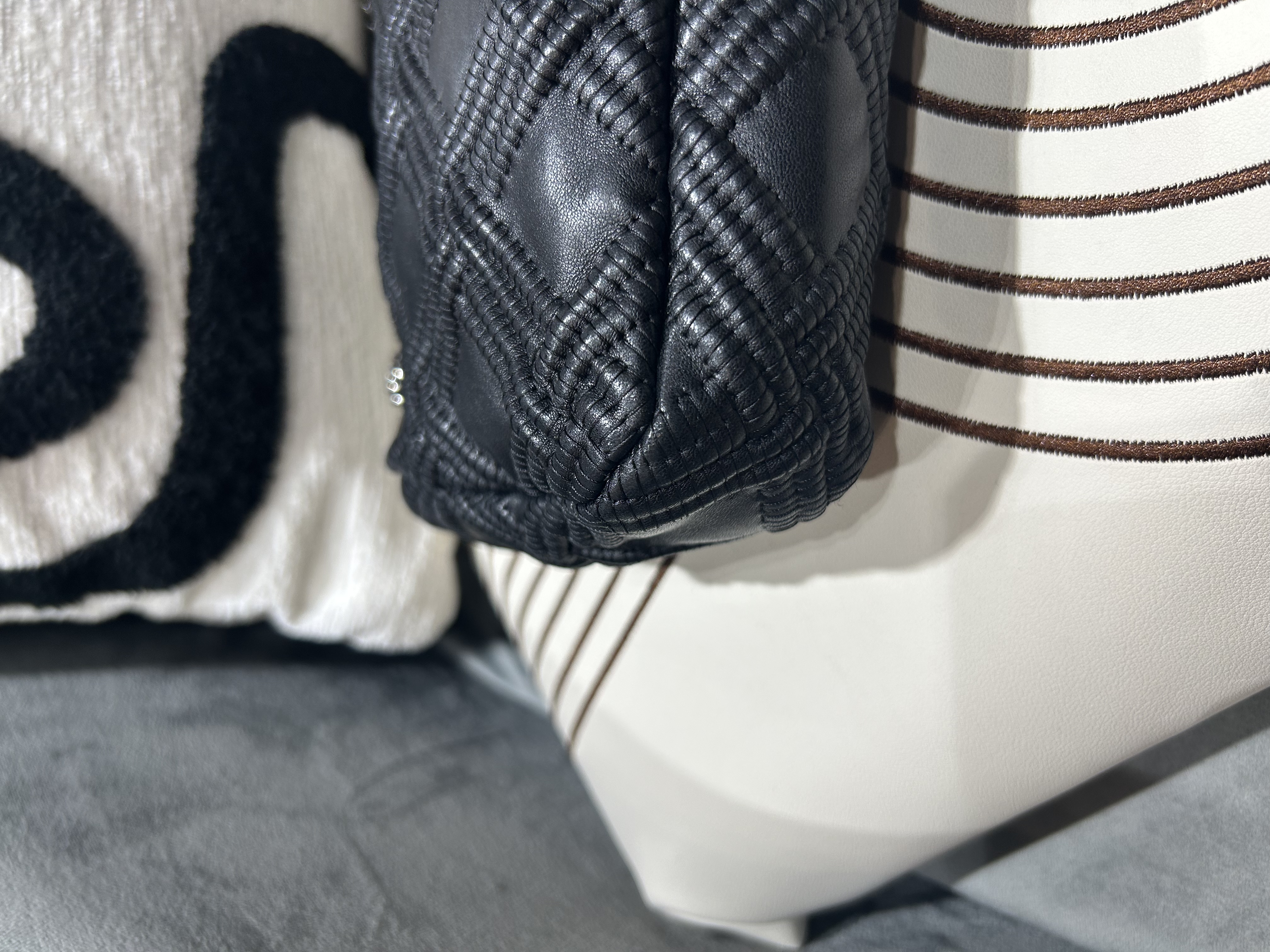Chanel flap bag 編織皮菱格紋銀鏈 ,100%Authentic,95%new ✅11card✅dust bag  