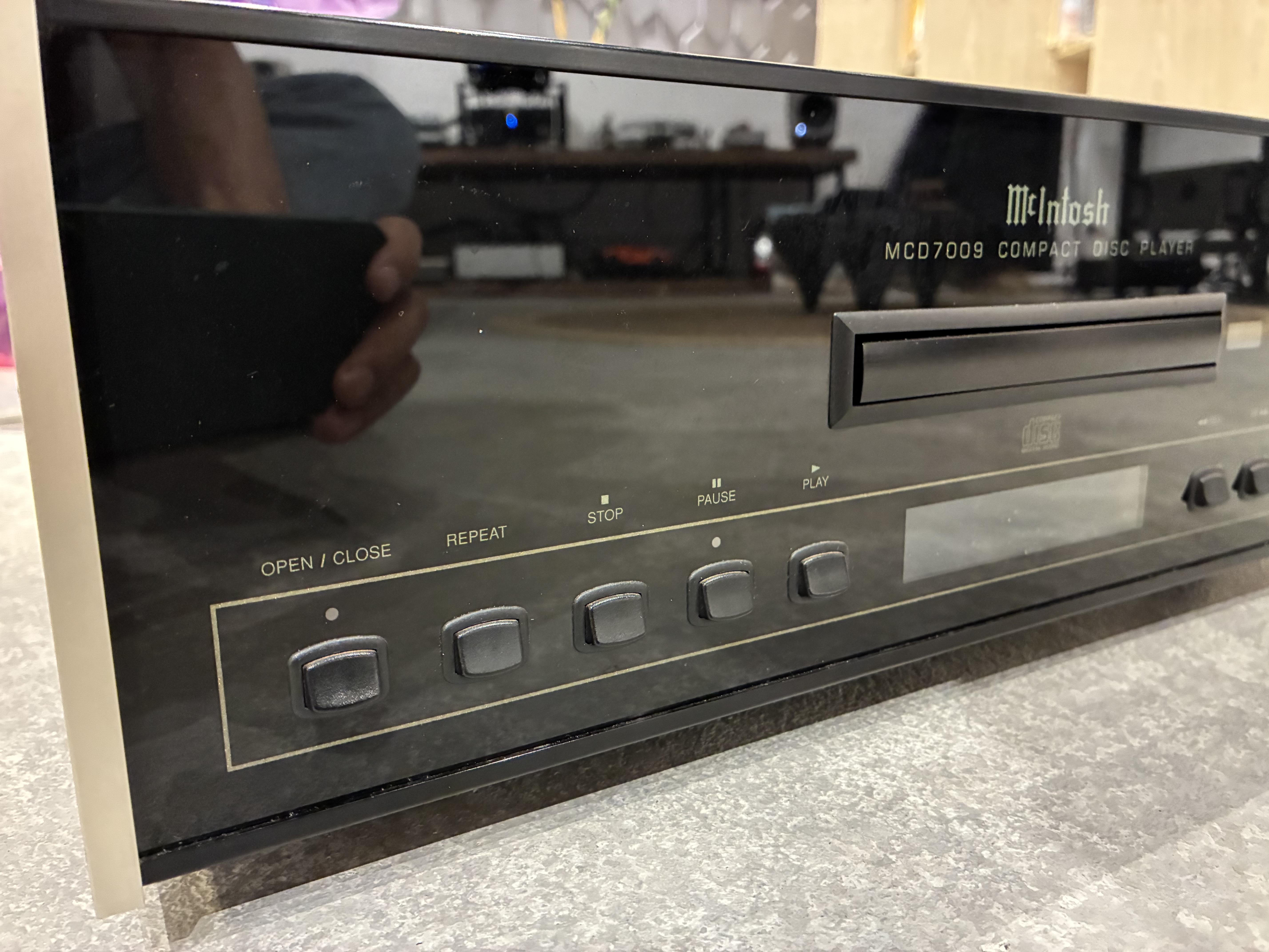 MCINTOSH MCD 7009 STEREO CD PLAYER(使用品）
