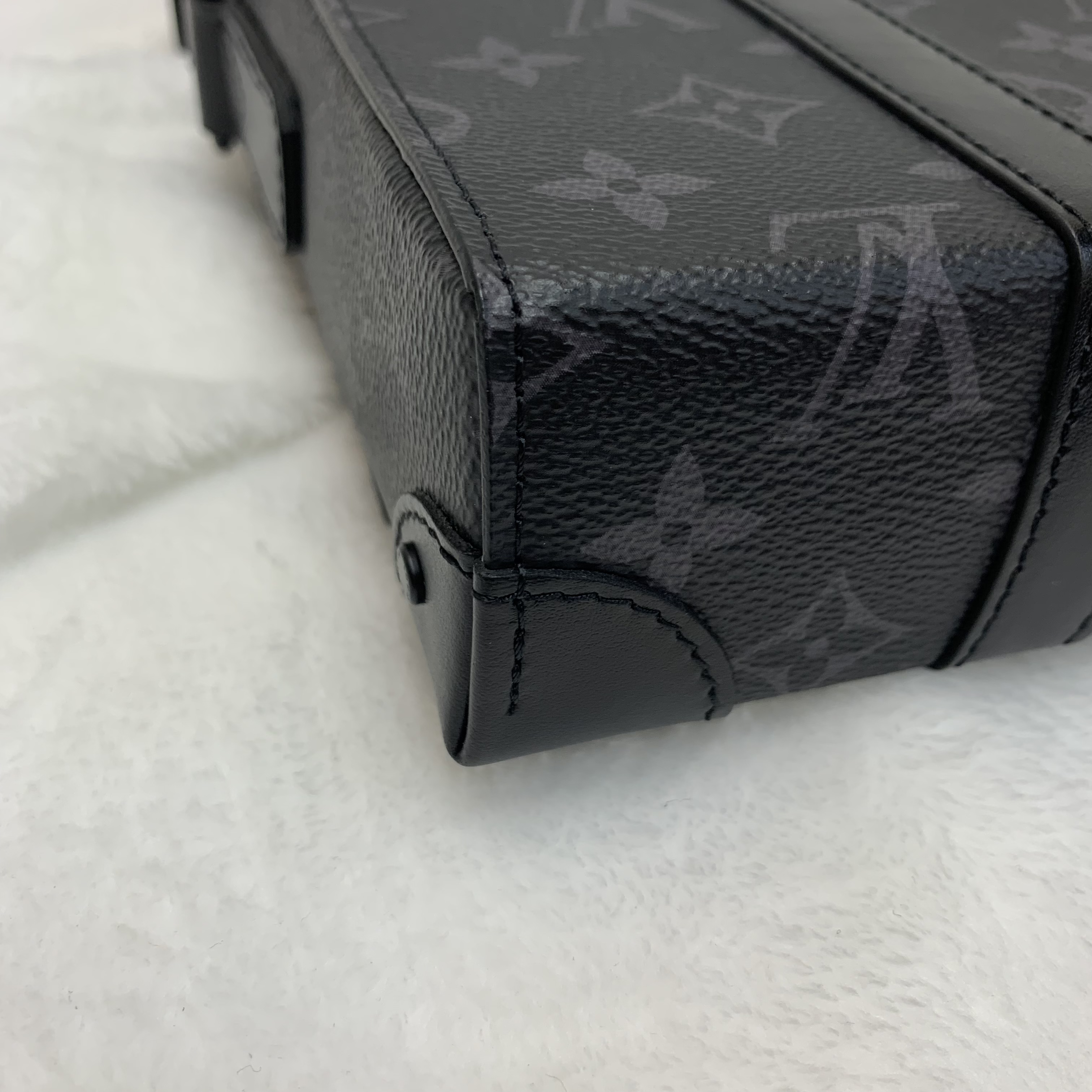 Louis Vuitton Monogram Eclipse Trunk Messenger（M45727）黑灰色老花郵差包