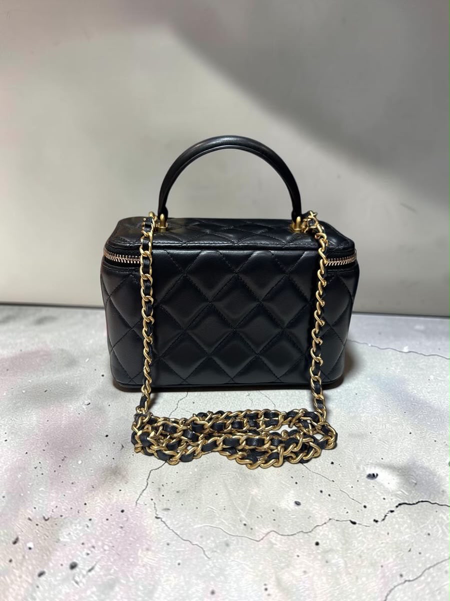 全新 Chanel vanity with handle black 100%Authentic ,全新未使用品 ✅card✅dust bag ✅盒 
