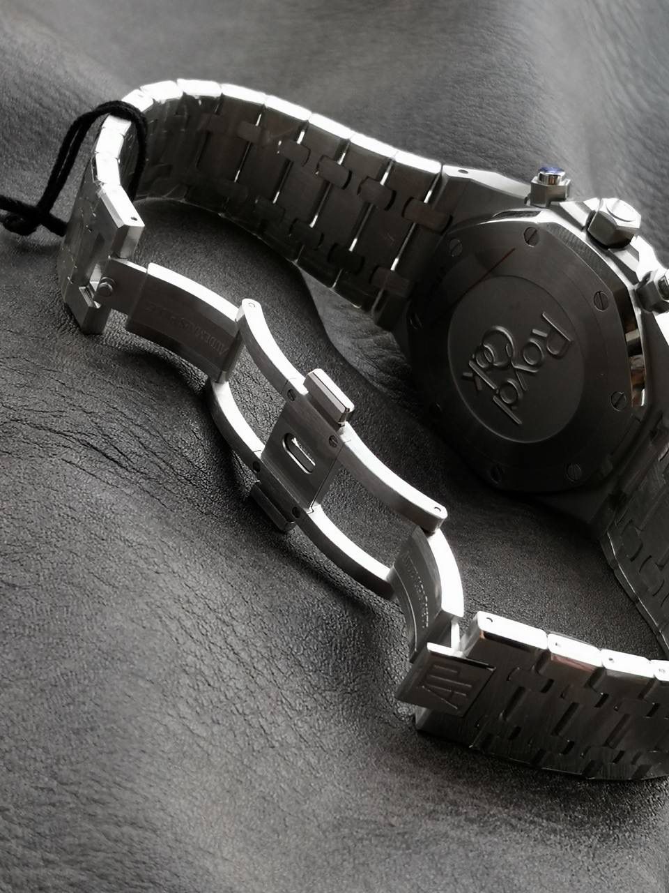 🚀限量：爱彼皇家橡树系列26320ST.OO.1220ST.02腕表，精钢表链表壳，银色熊猫盘，搭载2385型自动机械计时，41毫米。💯