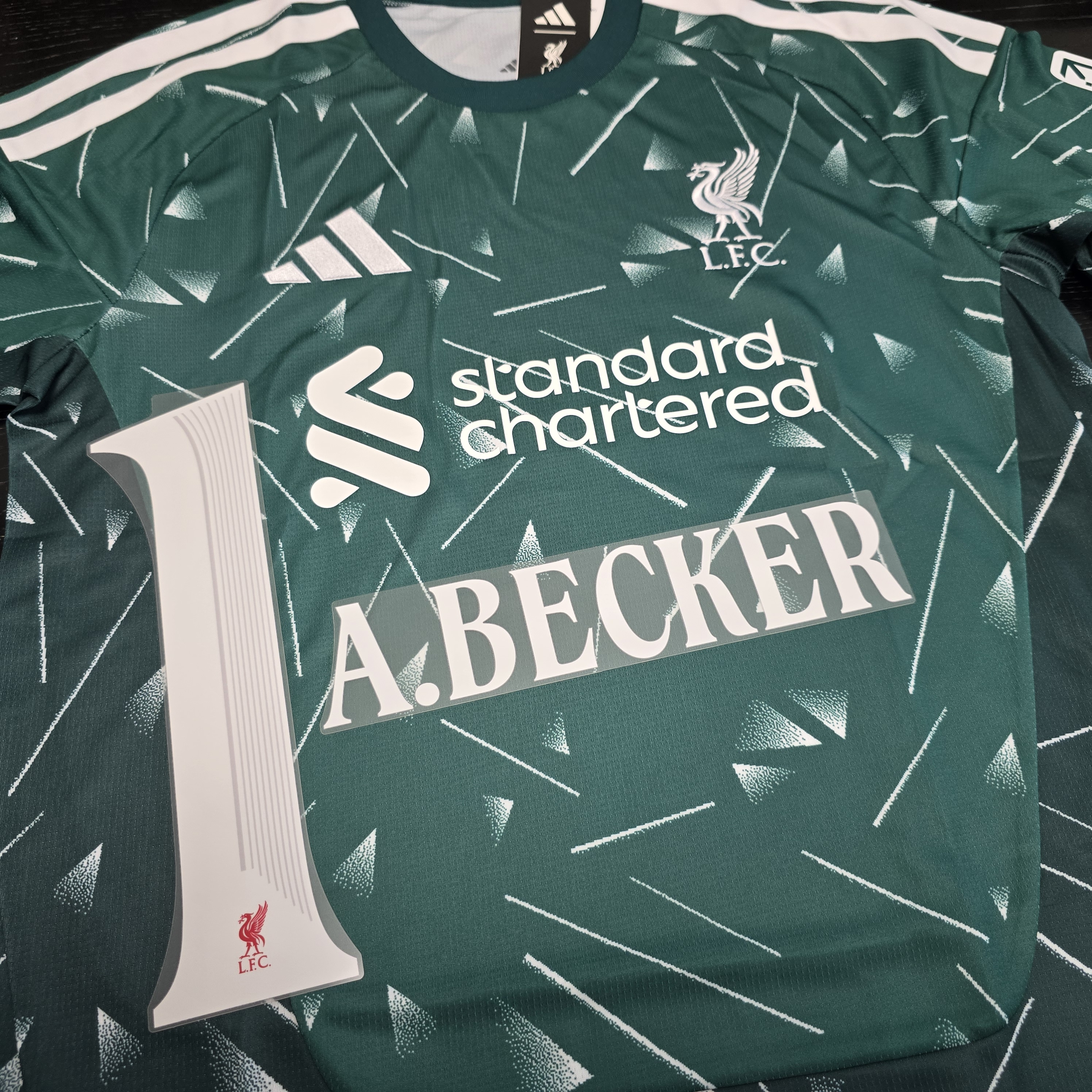 #現貨 Adidas Liverpool 利物浦 2026-27 主場龍門球迷版球衣 (可加印字章) KT2080