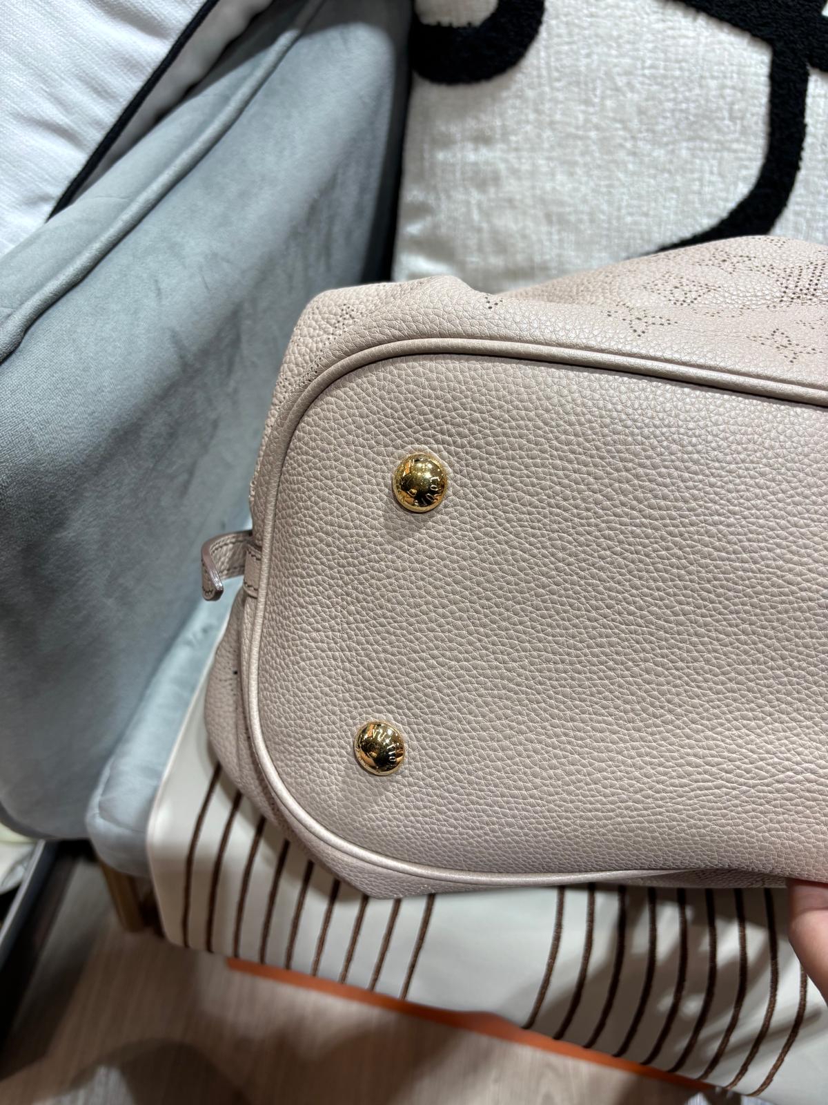 LV Mahina Hobo Bag M93979 100%Authentic, 95%New ✅Dust bag