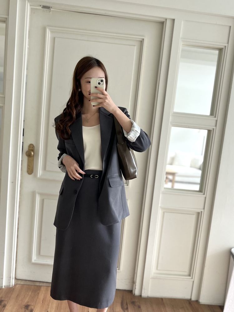 Atelier Relaxed Blazer (Charcoal)