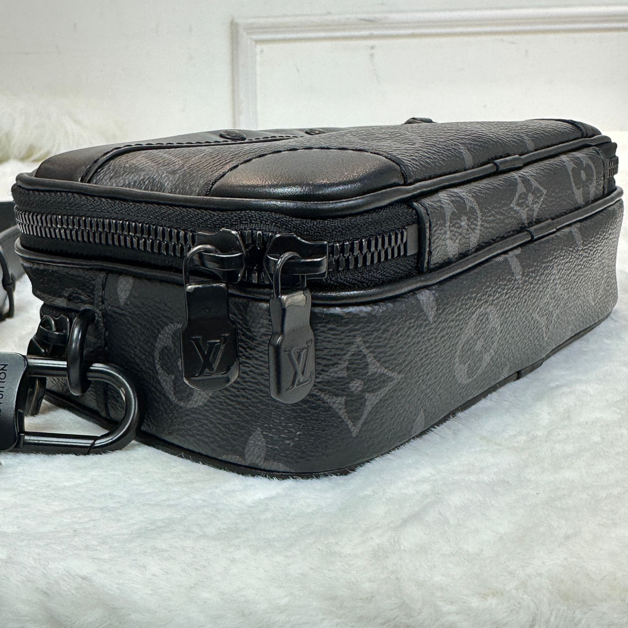 經典百搭耐用🖤👑  LV男裝 Alpha Wallet Monogram Eclipse Canvas