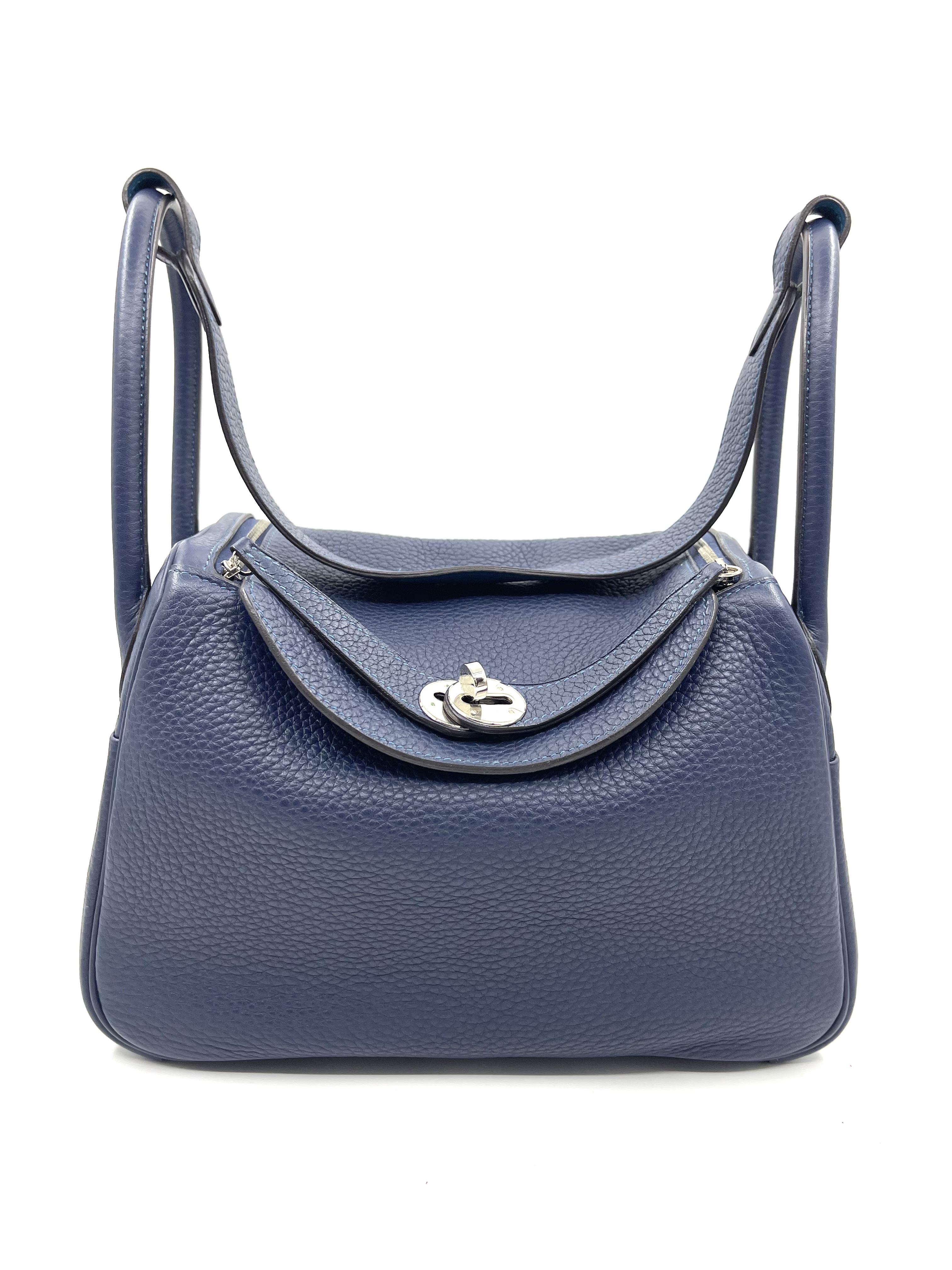 Pre-owned Hermes Lindy 26 Clemence Bleu Nuit/Stamp Q