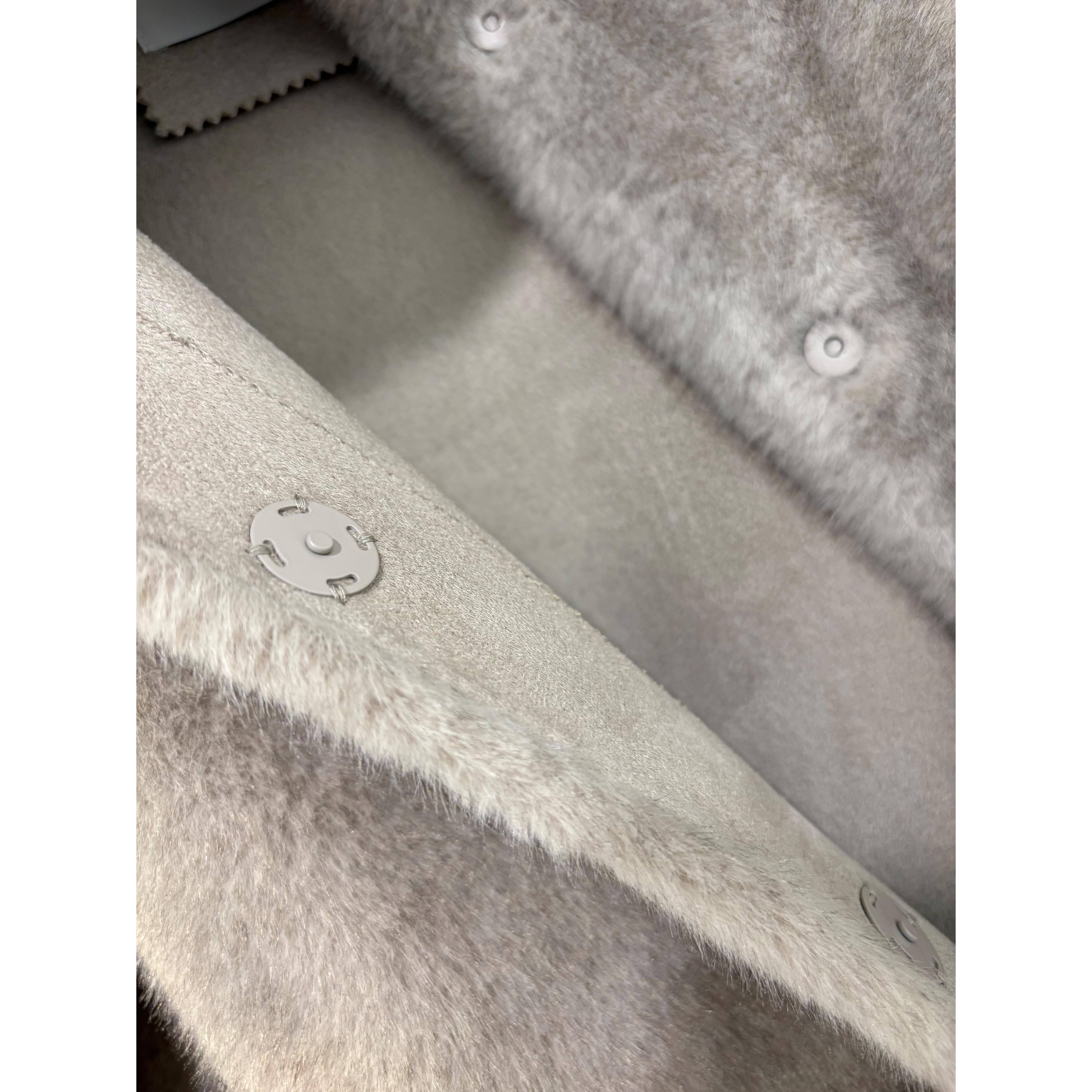 米白現🤍《GORGEOUS MOMO JACKET》 2602L