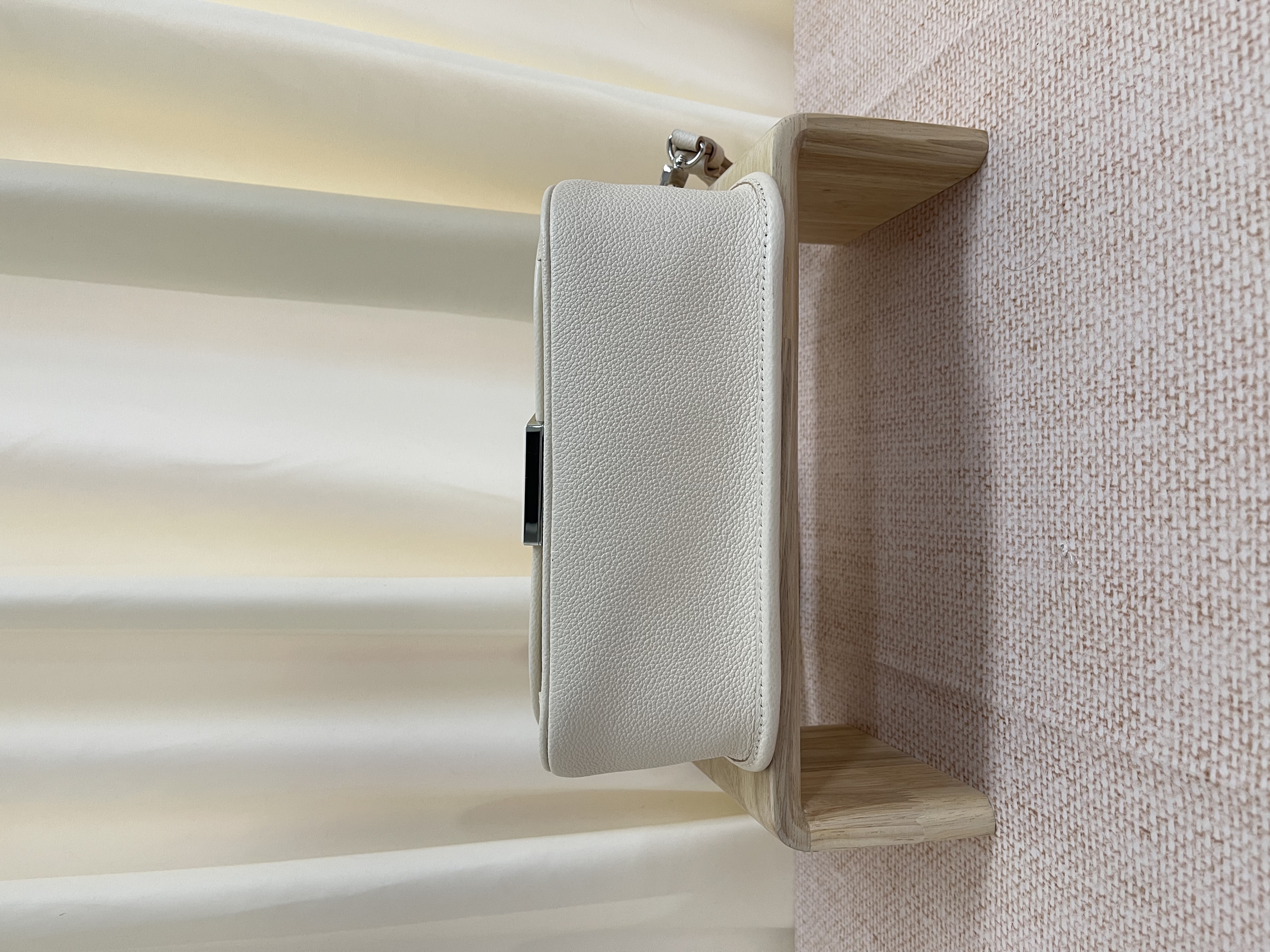 Pre-owned Louis Vuitton Buci/ Product Code: 26022301