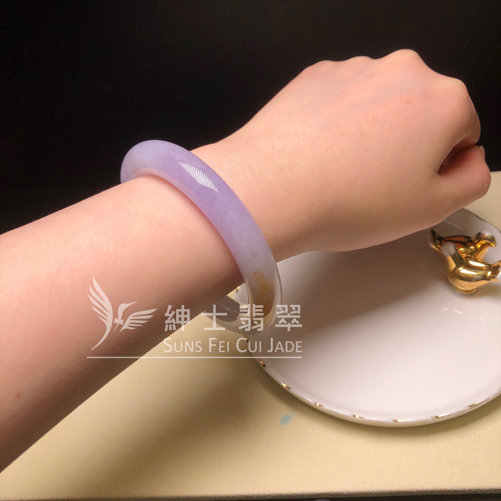 C05968 木那姐堆帶翡色圓鐲56.6mm