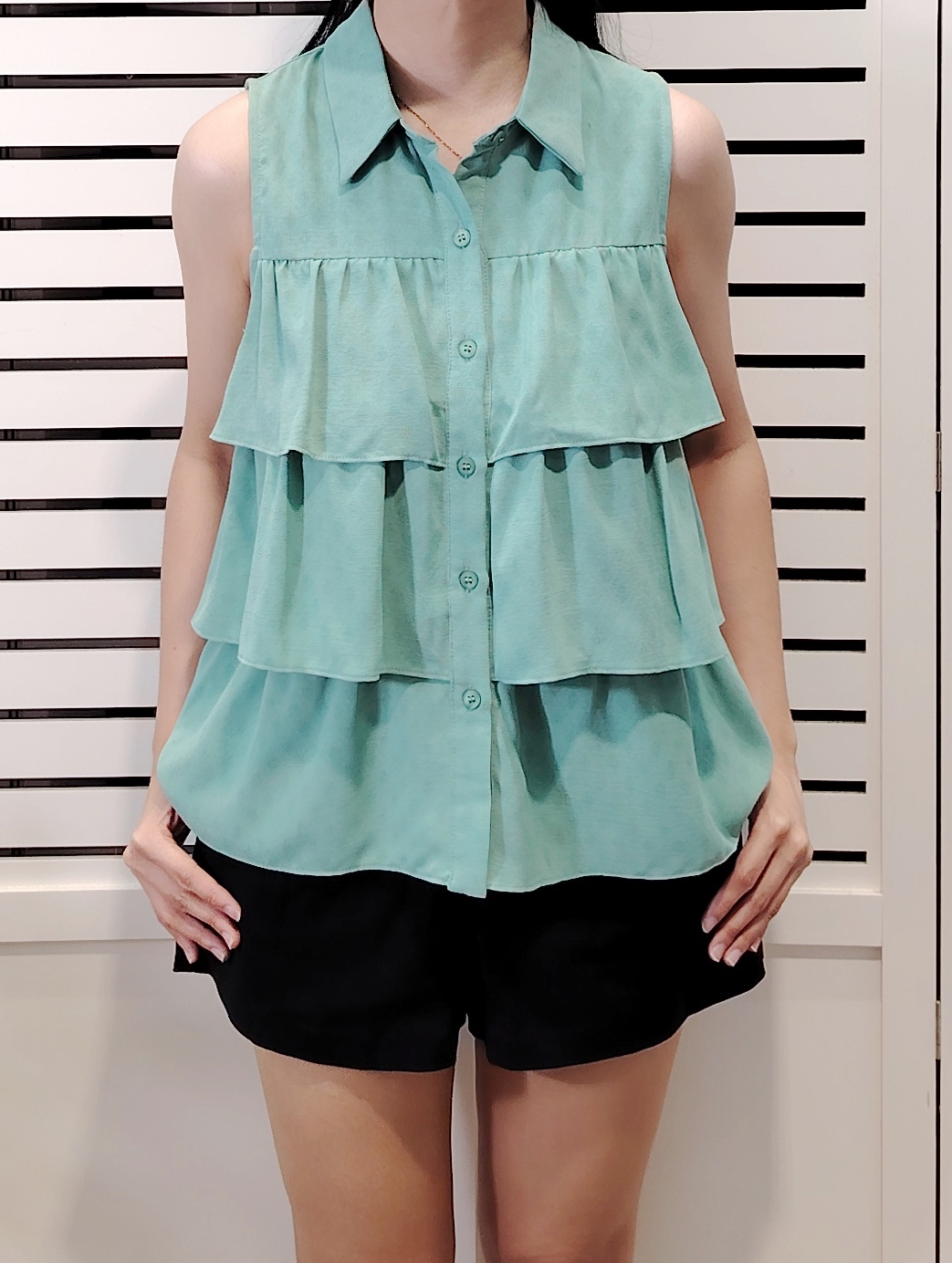 25009 Collar Tiered Sleeve Less Blouse