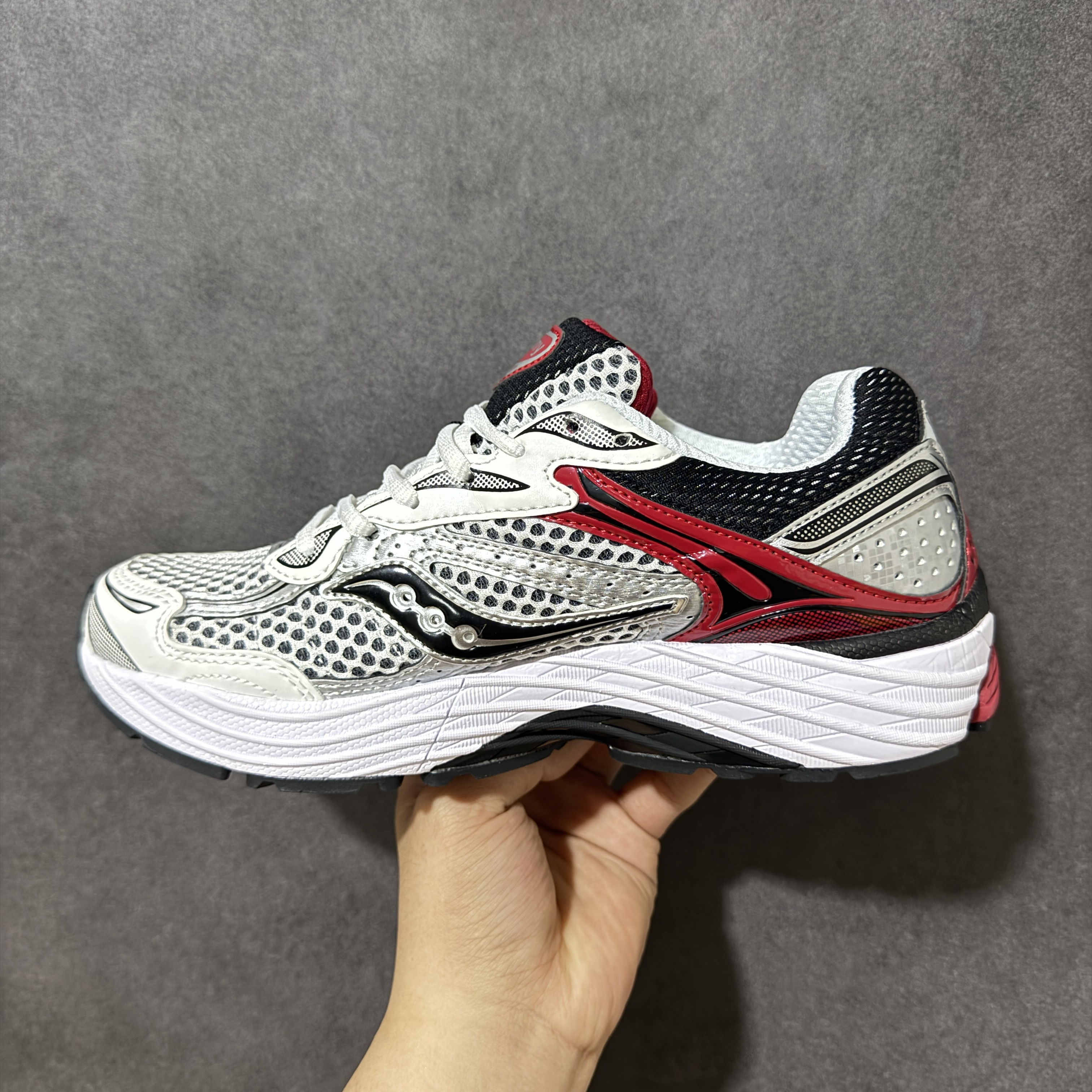 Saucony ProGrid Omni 9 OG