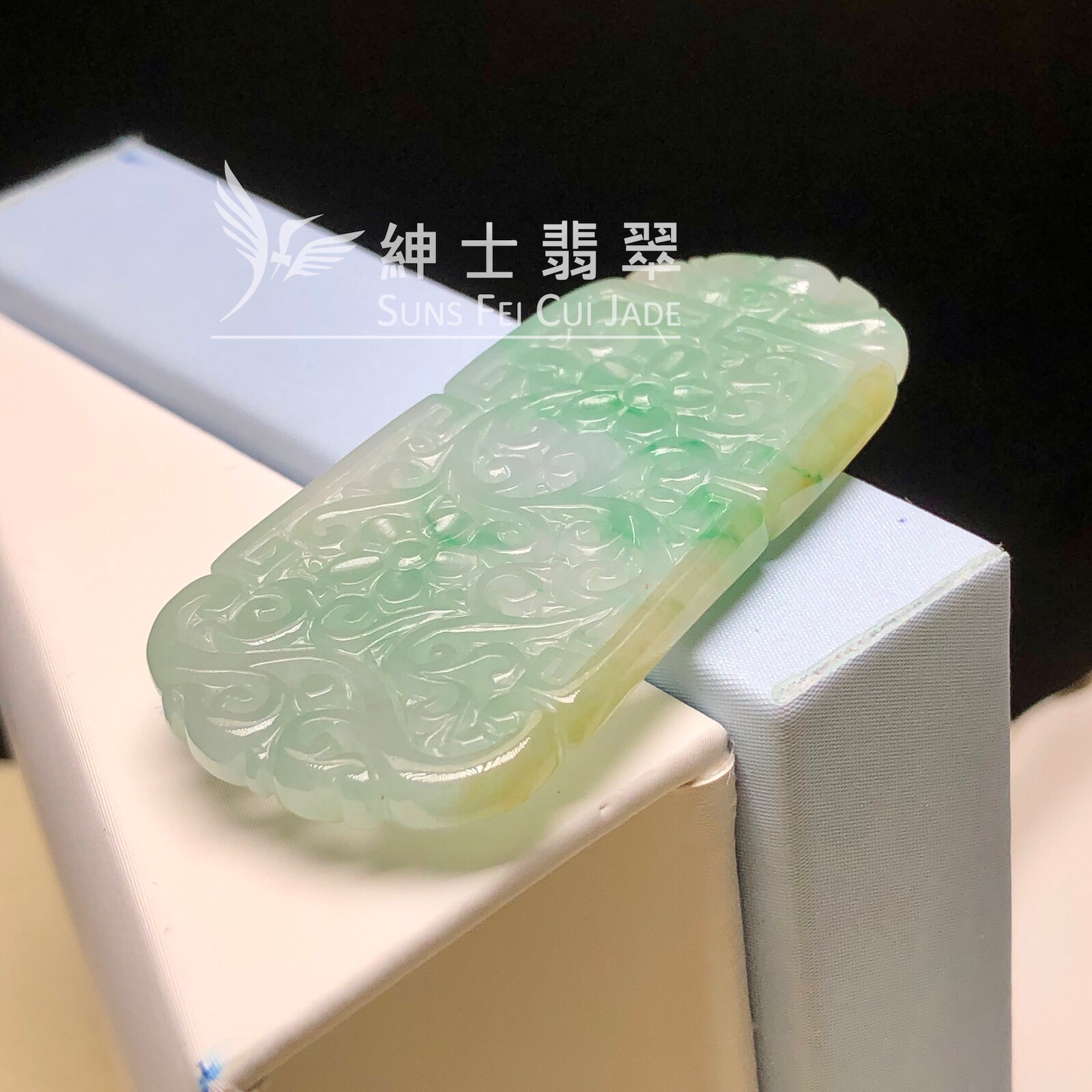 YK01087 黃加綠復古雕花牌 