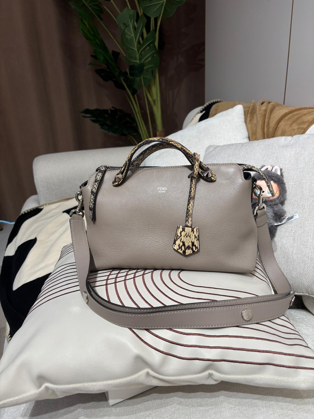 Fendi by the way medium 2way bag calfskin  100%Authentic ,88%new✅dust bag 