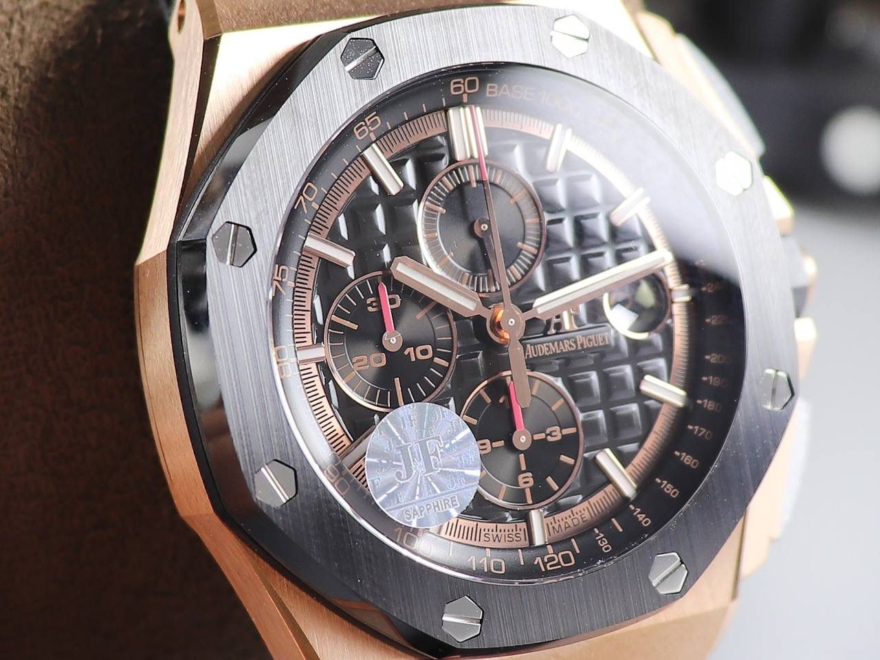 AP 26400皇家橡树v2版 金壳陶瓷圈材质 44毫米直径 搭载复刻原版CaL．3126机芯 陶瓷圈口 市面上最顶级版本的超级复刻🔥