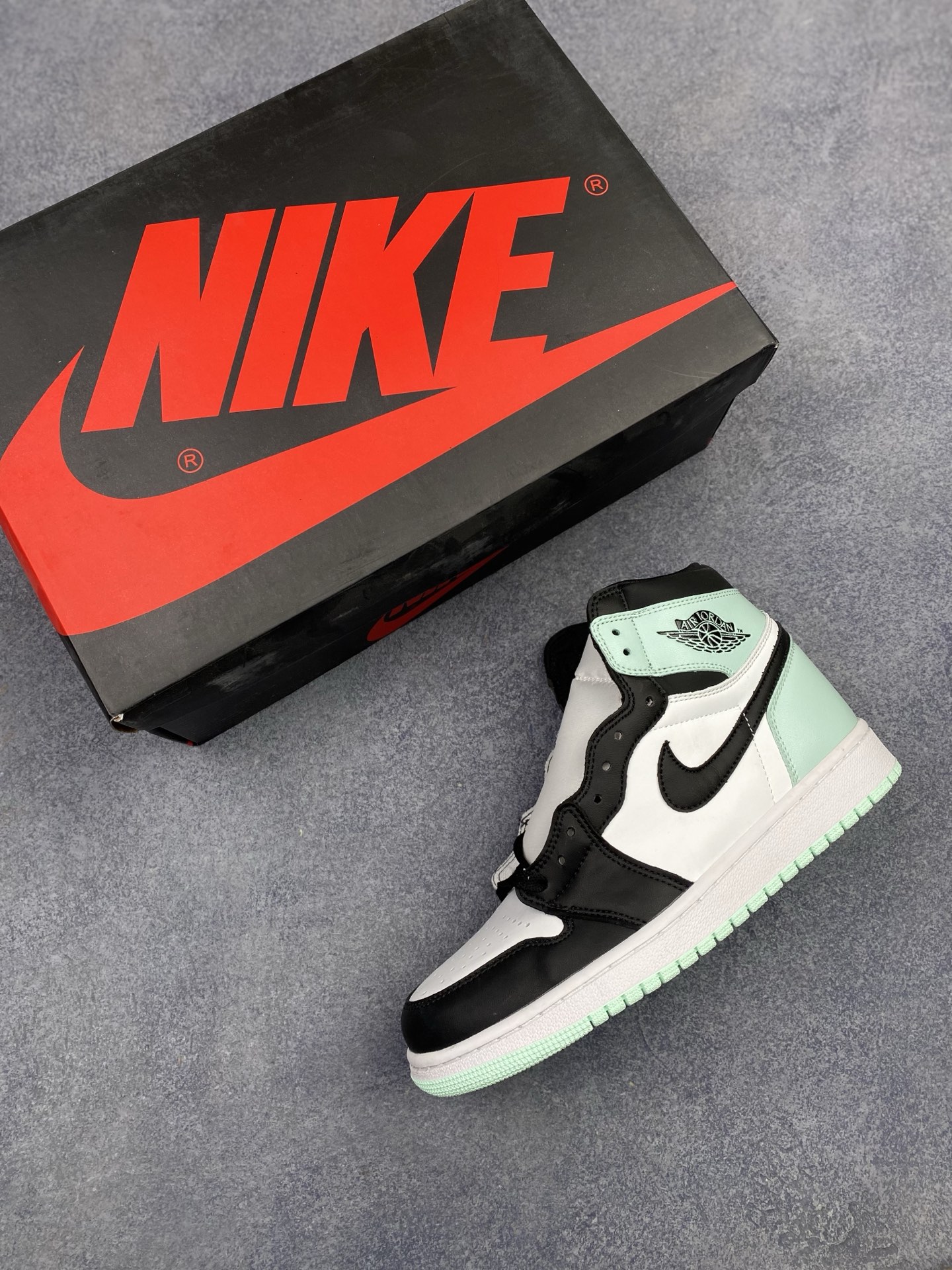 Nike Air Jordan 1 Retro High OG 861428-100