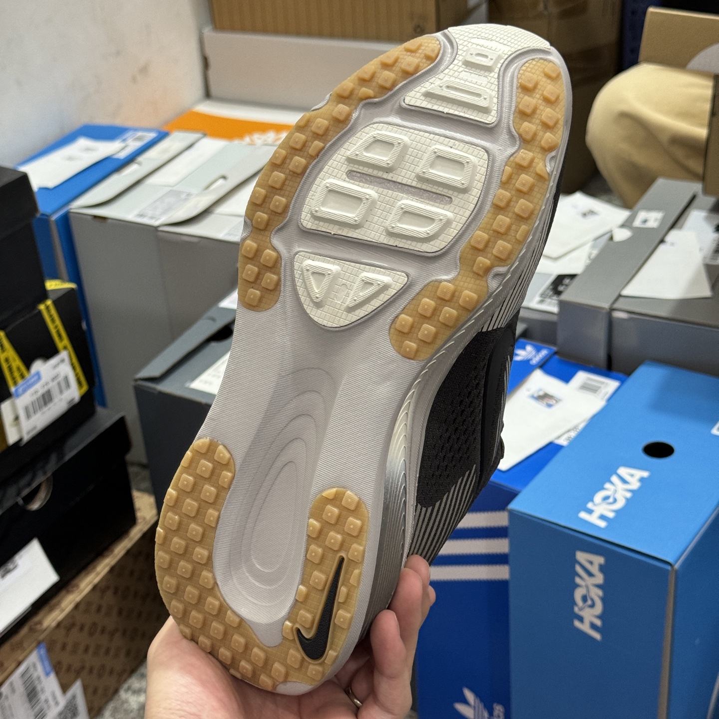 Nike Vomero 18 HM6803-215