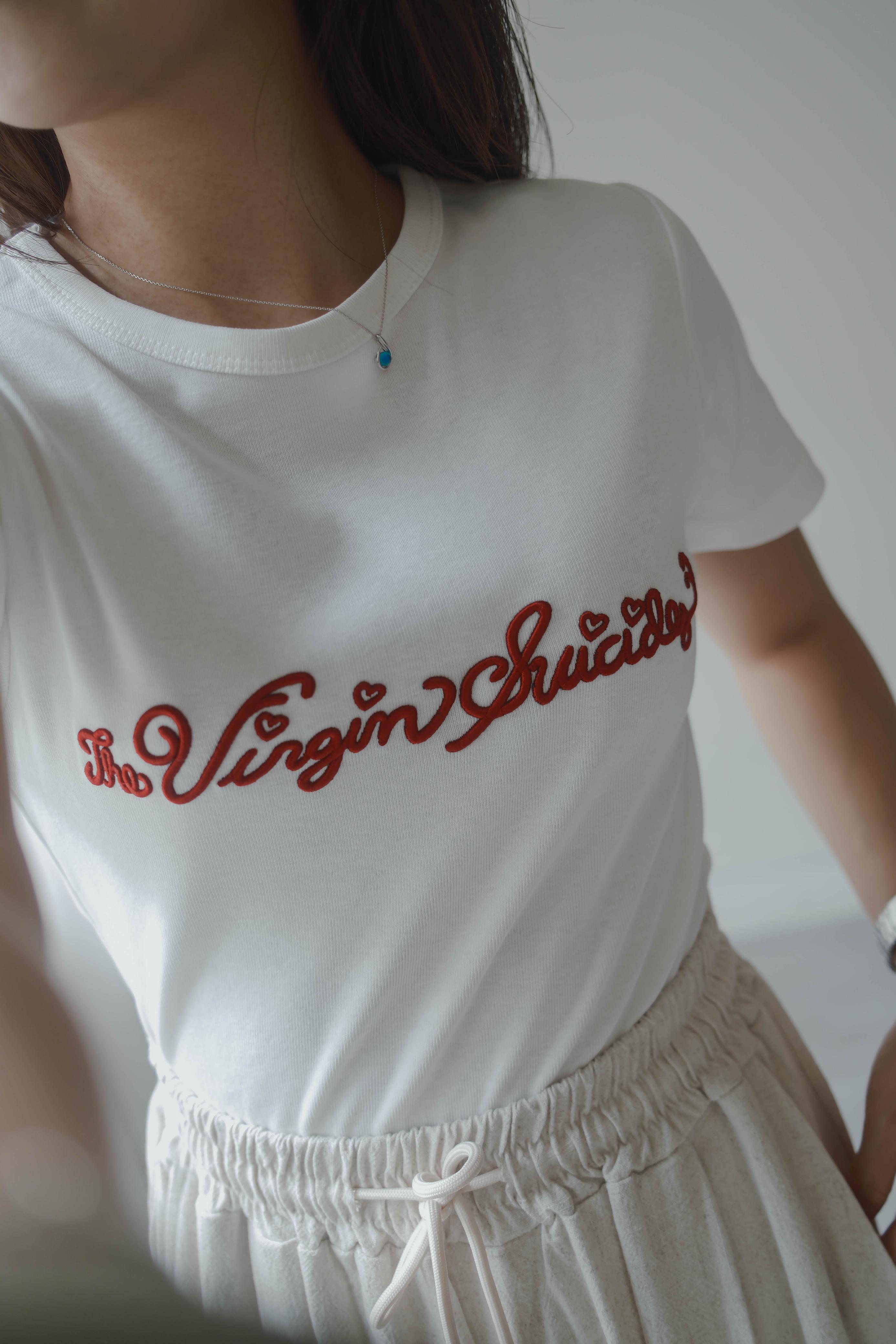 修身刺繡潦草字上衣