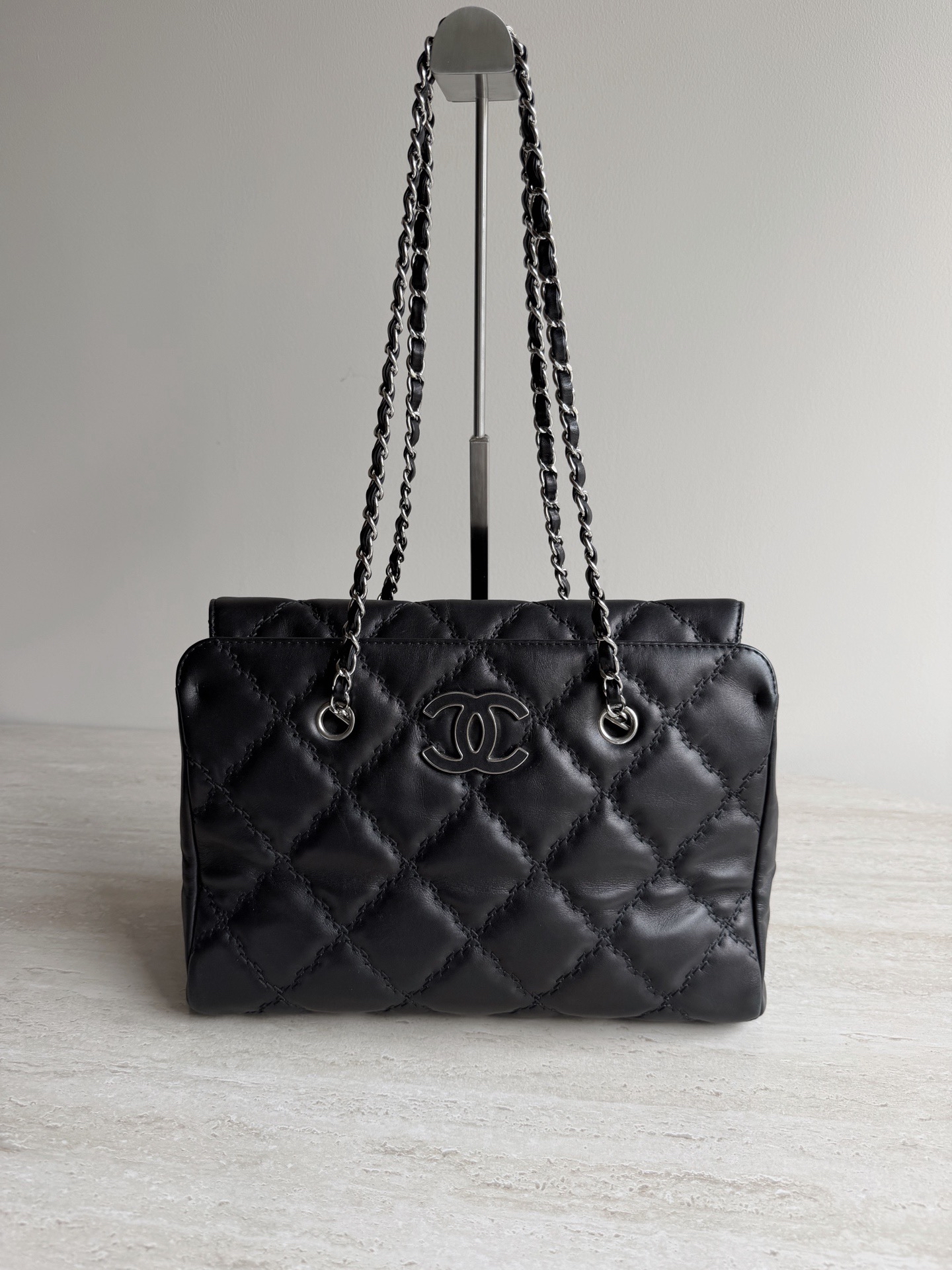 【預訂貨品】Chanel黑銀雙C tote bag