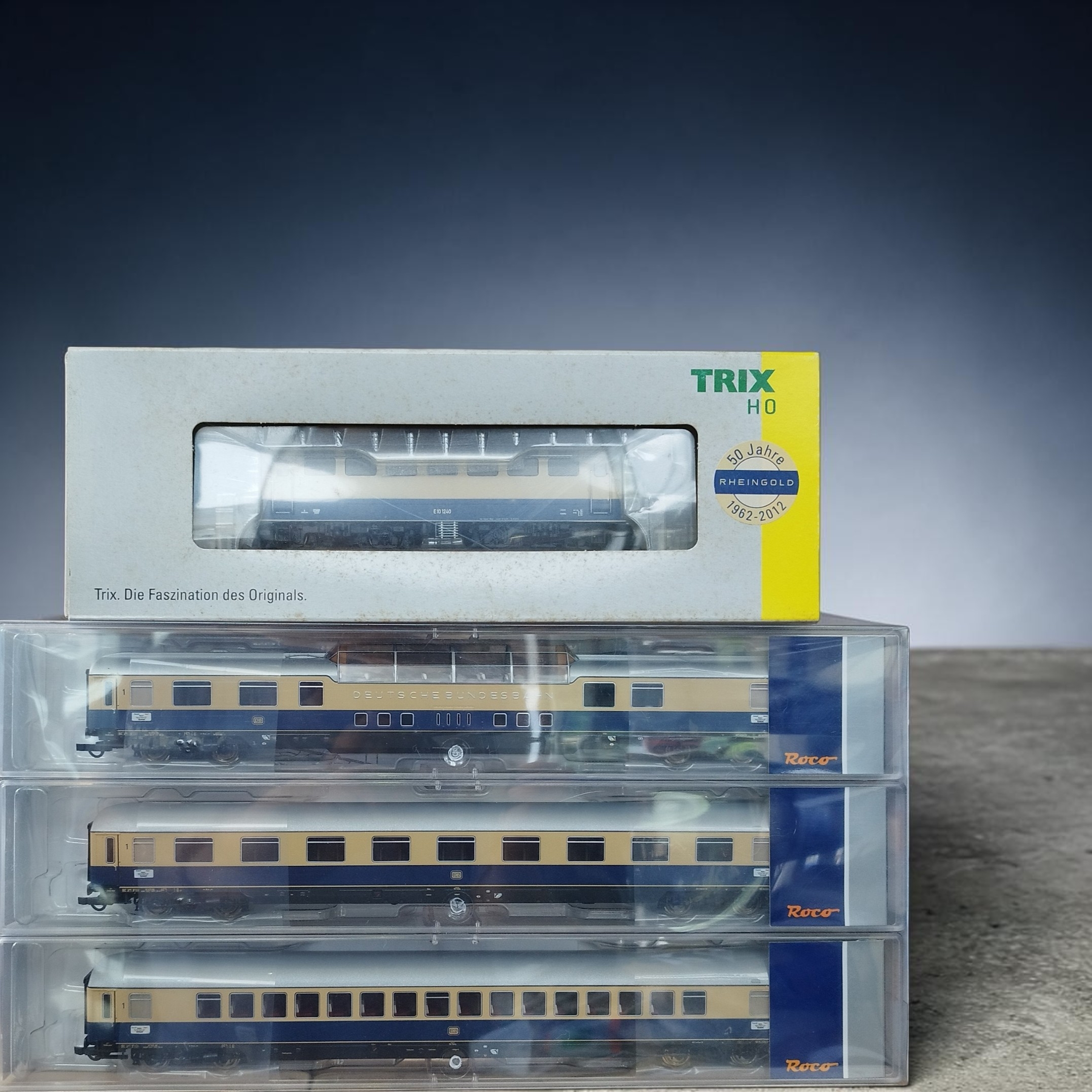 數碼音效DCC Trix Rheingold全金屬黃金機車 DB E10 + Roco Rheinpfeil萊恩之箭豪華列車套裝配室內燈 （HO 1:87)