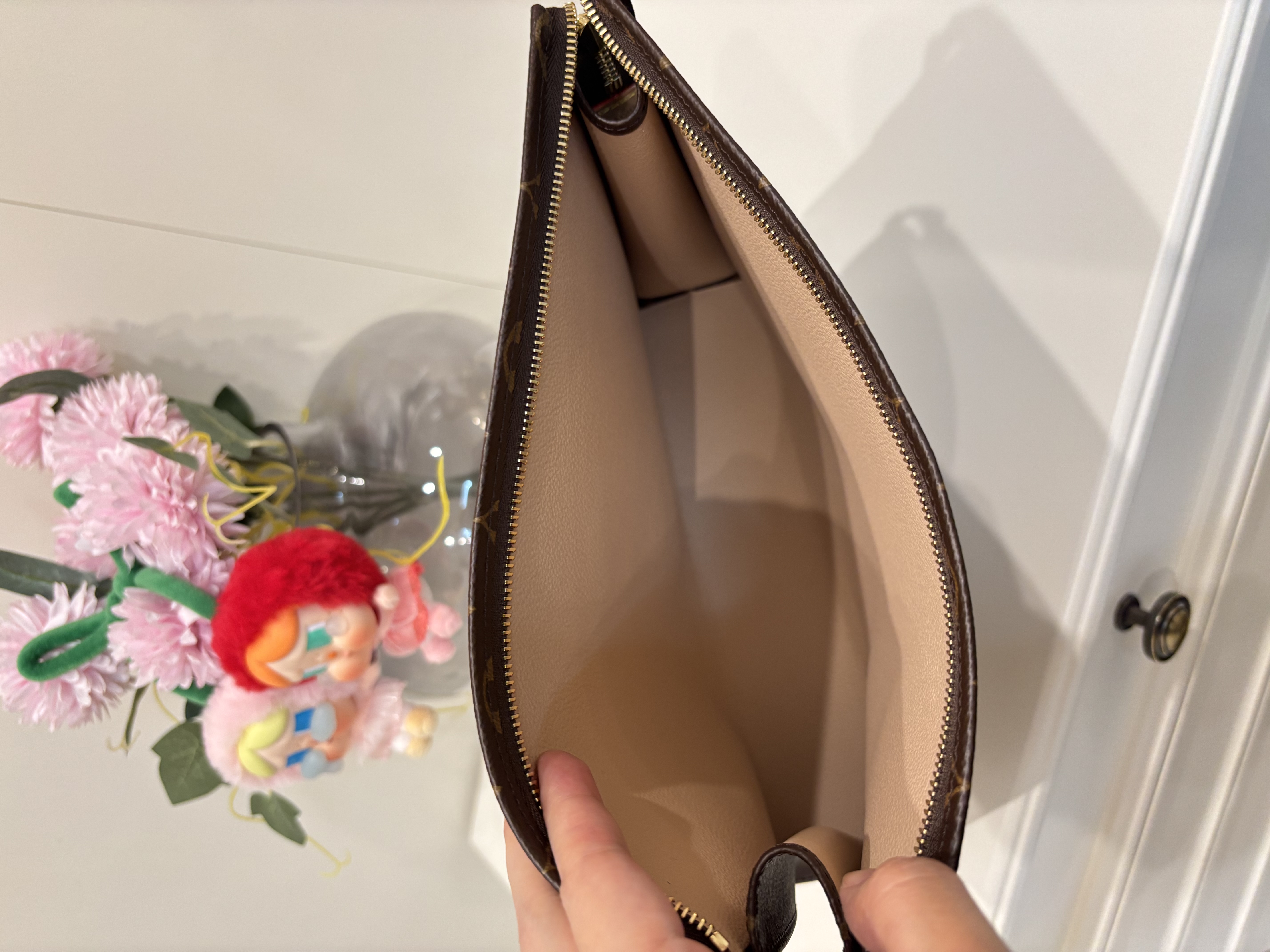 Lv pochette Toilette 26 clutch Monogram 梳洗包100%Authentic, 99%New