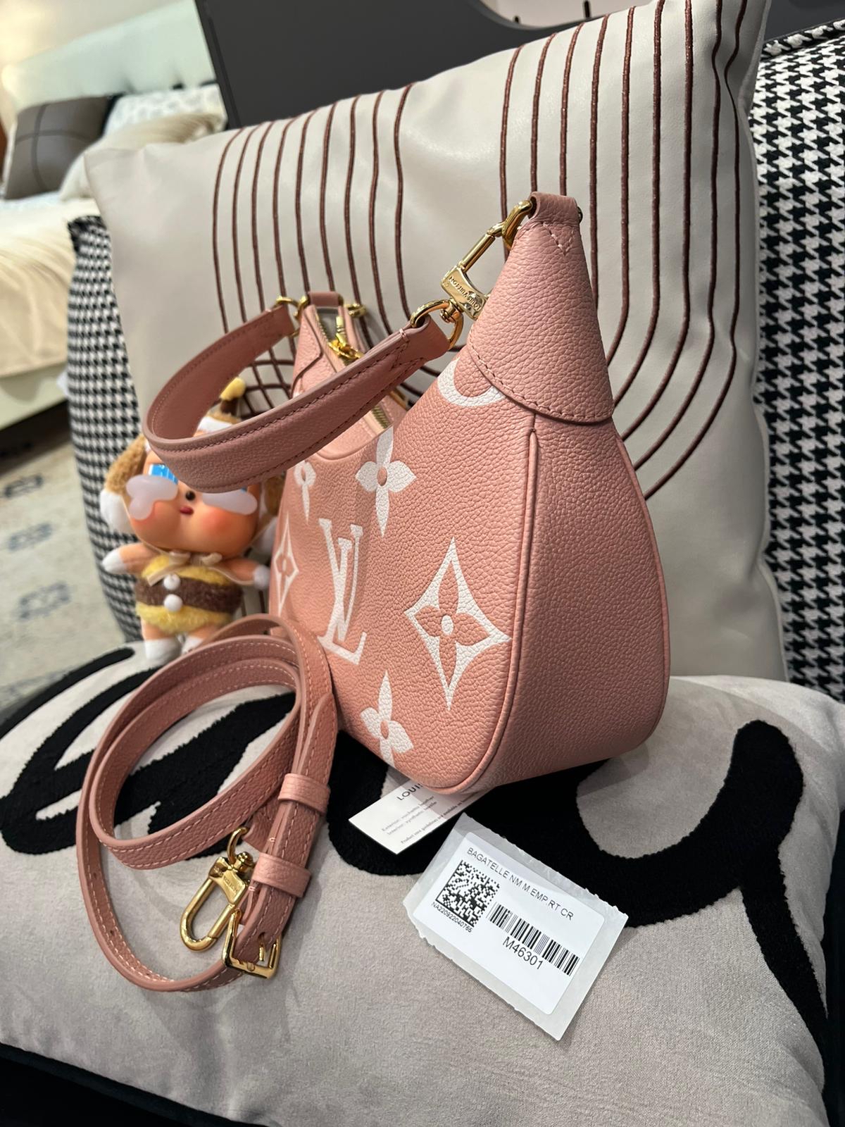 Lv Bagatelle hobo M46301 調節肩帶,粒面牛皮牛角包 NFC 100%Authentic ,98%new ✅dust bag✅盒