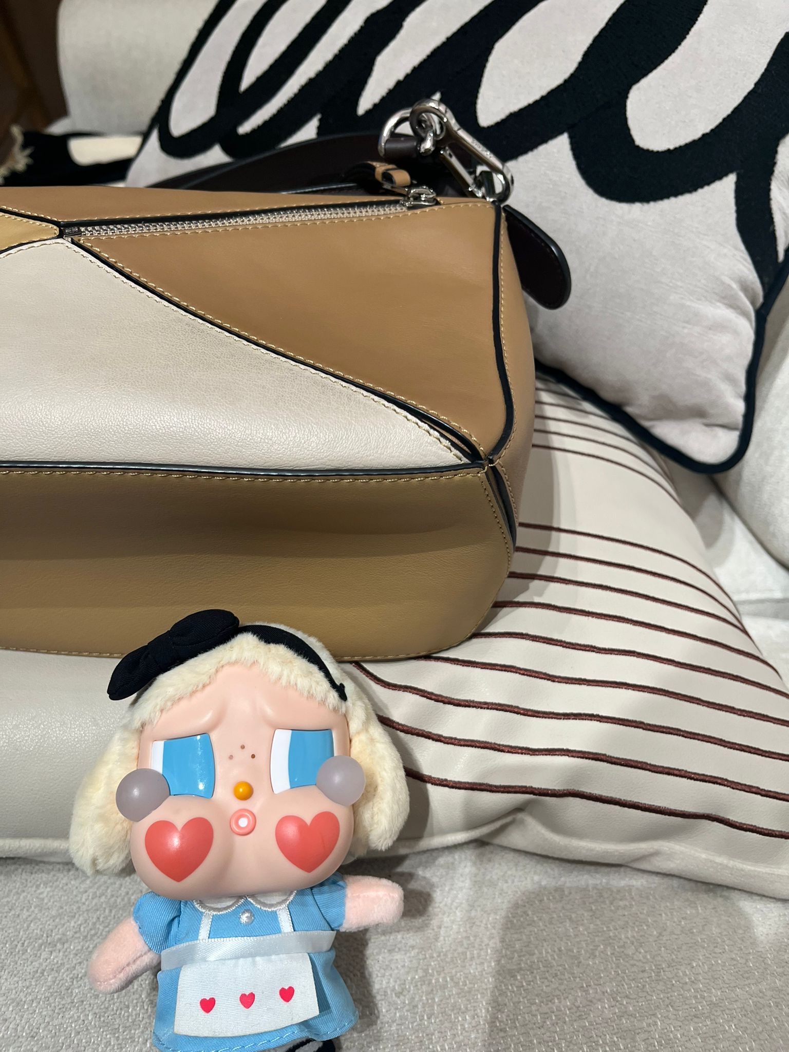 Loewe puzzle small calfskin  100%Authentic ,95%new  ✅ booklet ✅dust bag