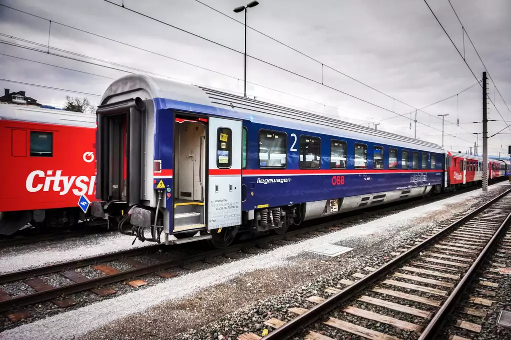 LS models N-scale ÖBB Nightjet Ep.VI Personenwagen Euro Pride (2-Car Set)