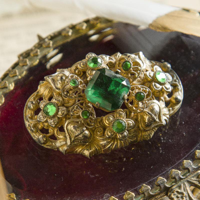 Pre-War Czechoslovakia Ornate Oval Doom Green Rhinestone Brooch (AT053)