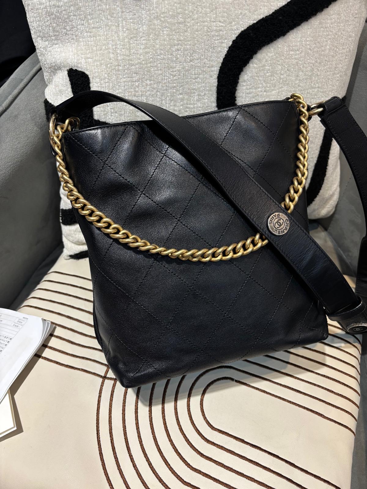 Chanel Button Up Hobo Bucket bag 100%Authentic, 95%New ✅收據✅card ✅dust bag 