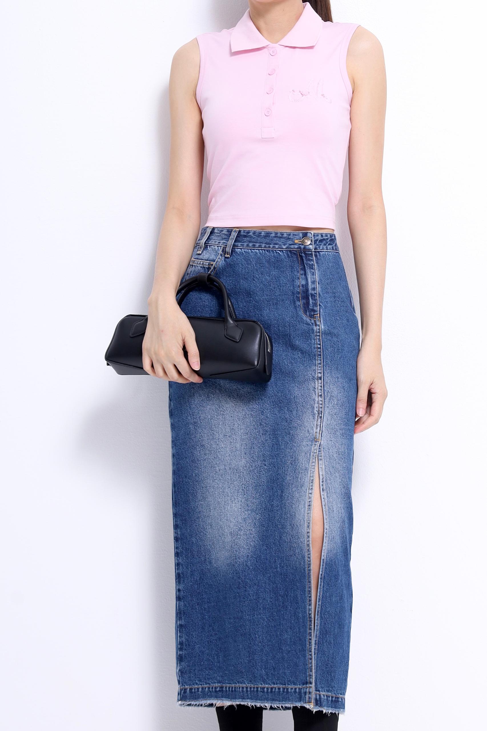 CB2736 SHIRT COLLAR SLLVLESS EMBD LOGO TOP