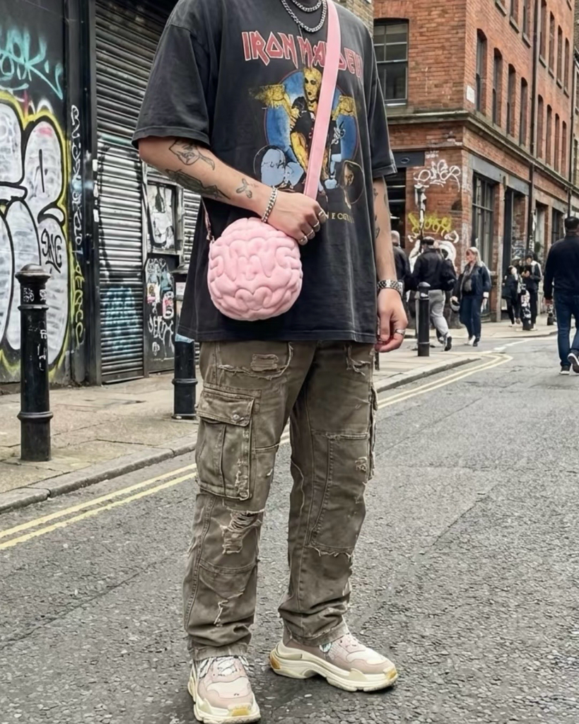 怪美的粉紅外接大腦包 / 掛件