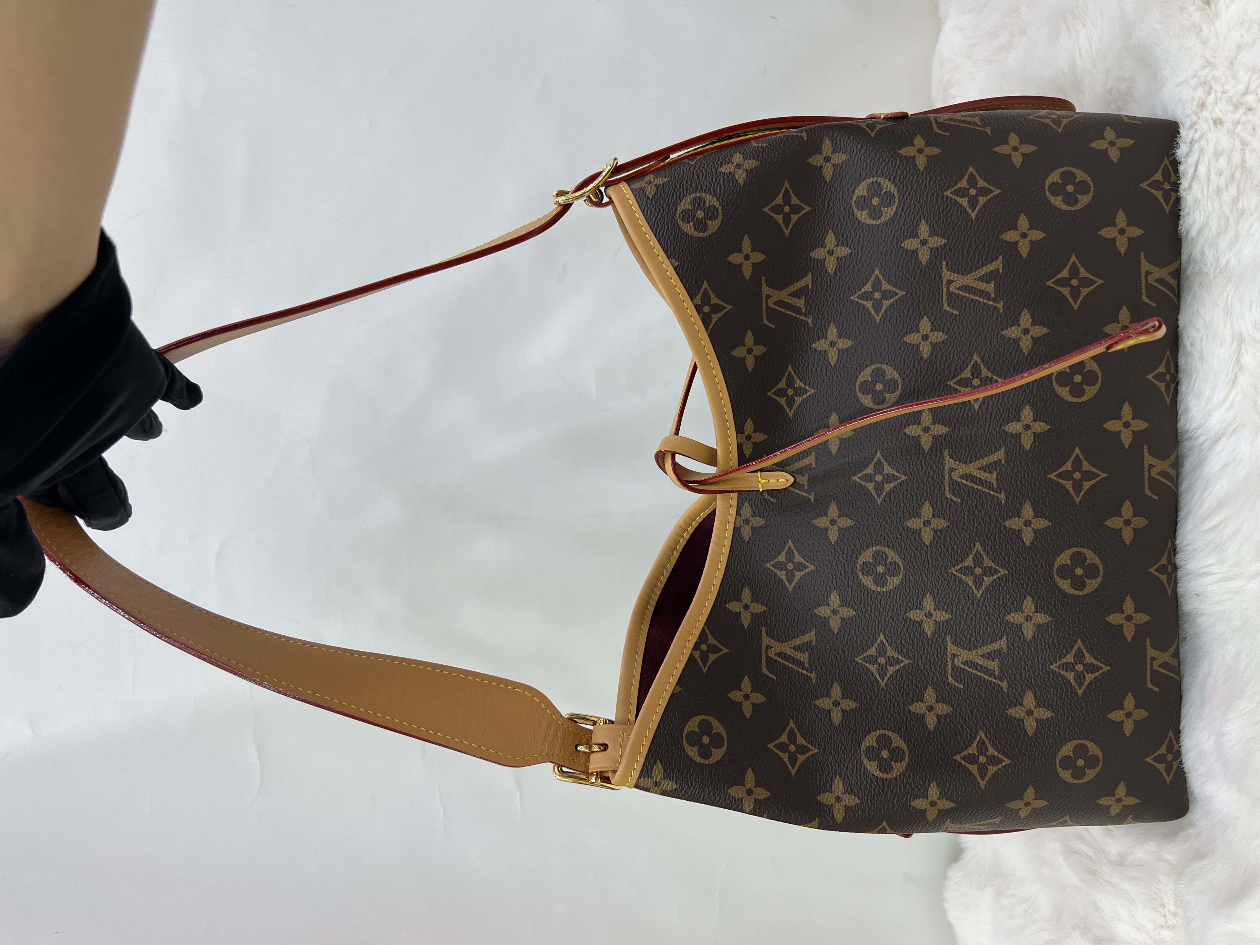 直播貨品 |  [1個-$100 2個-$300］J24